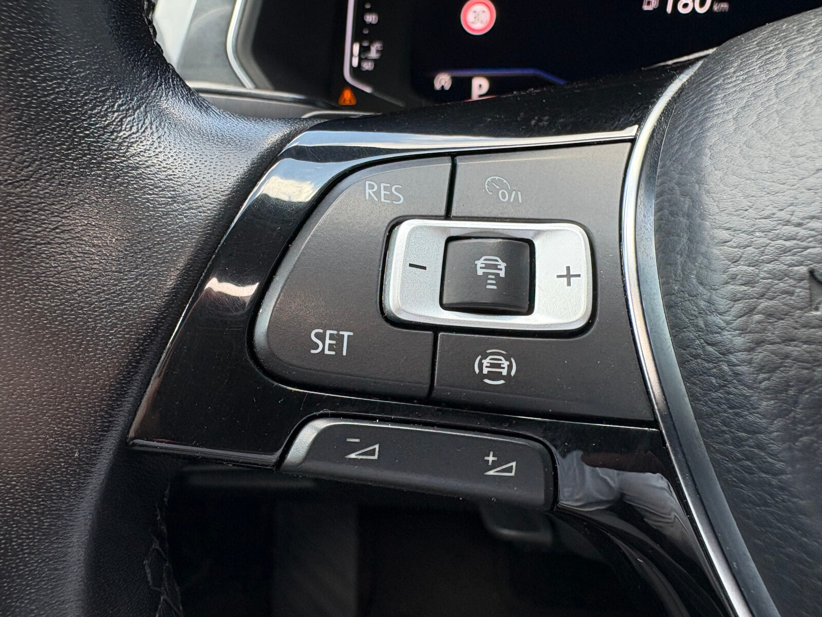Volkswagen Tiguan Allspace - zdjęcie 26