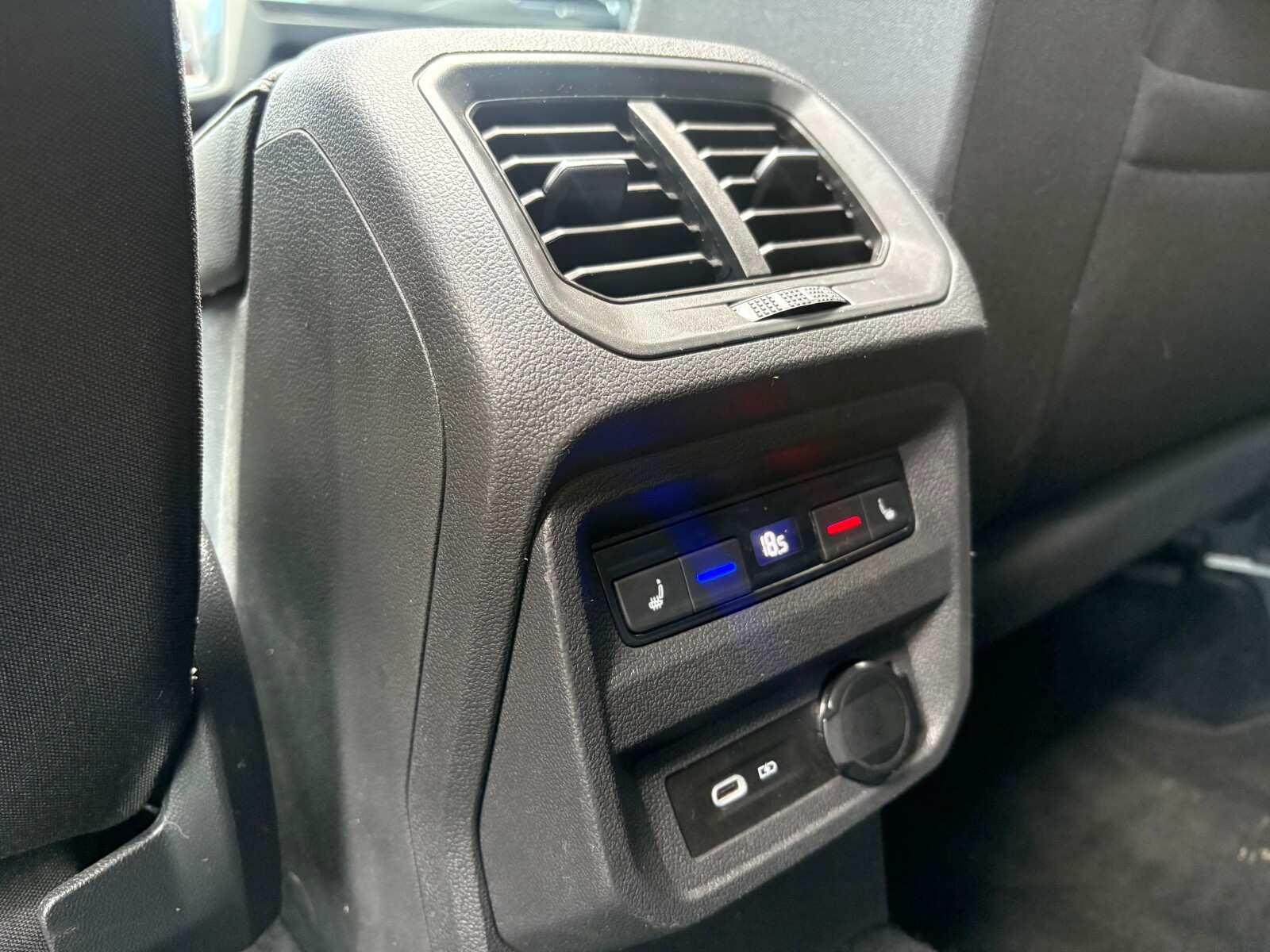 Volkswagen Tiguan Allspace - zdjęcie 14