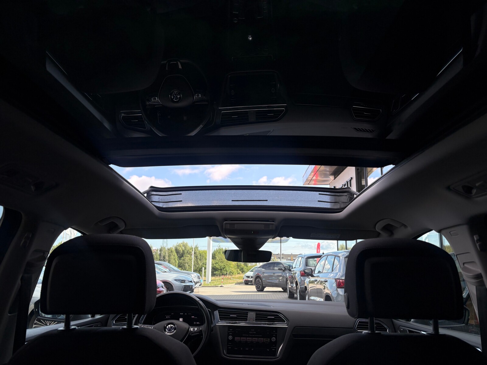 Volkswagen Tiguan Allspace - zdjęcie 19