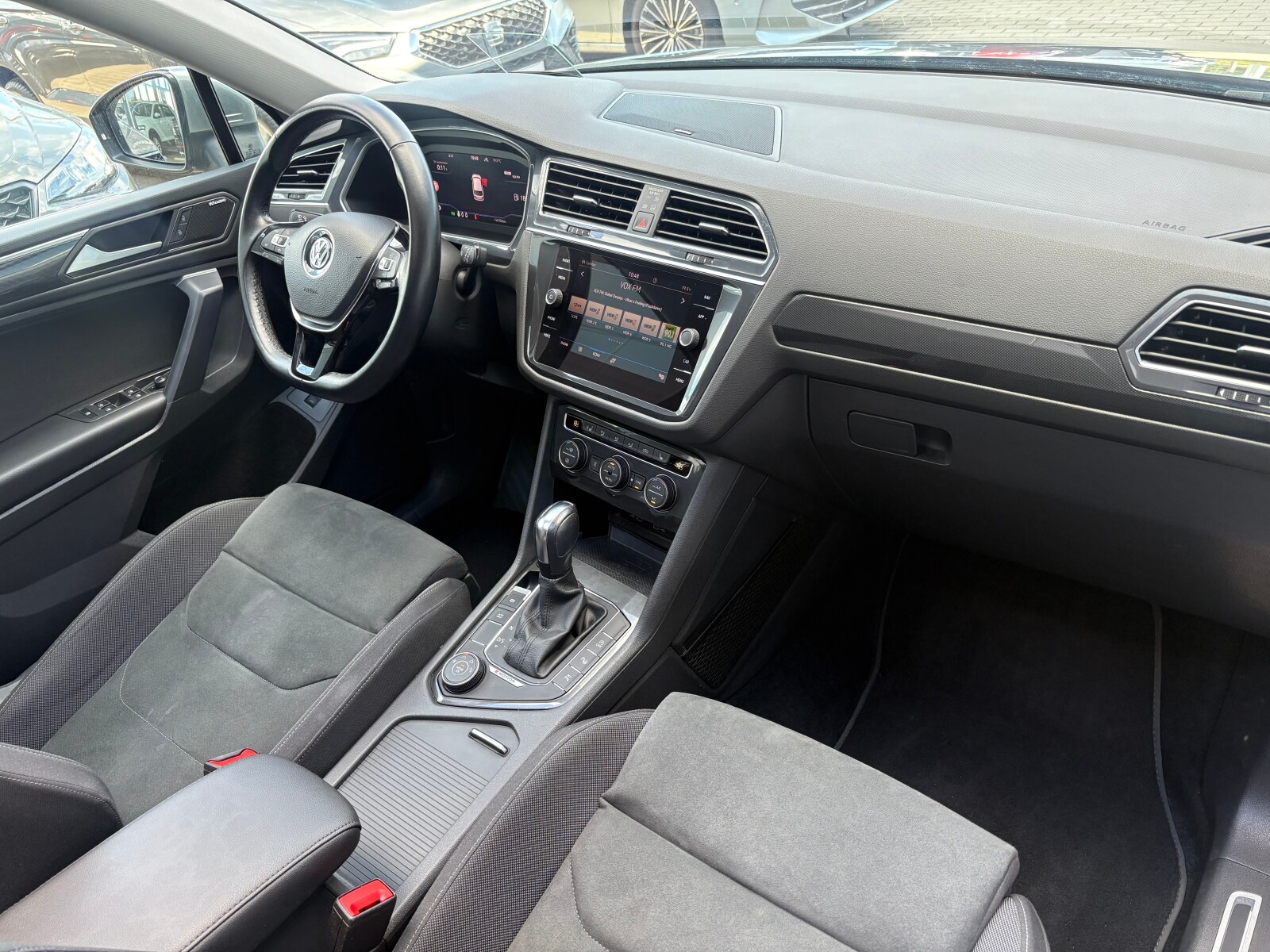 Volkswagen Tiguan Allspace - zdjęcie 17