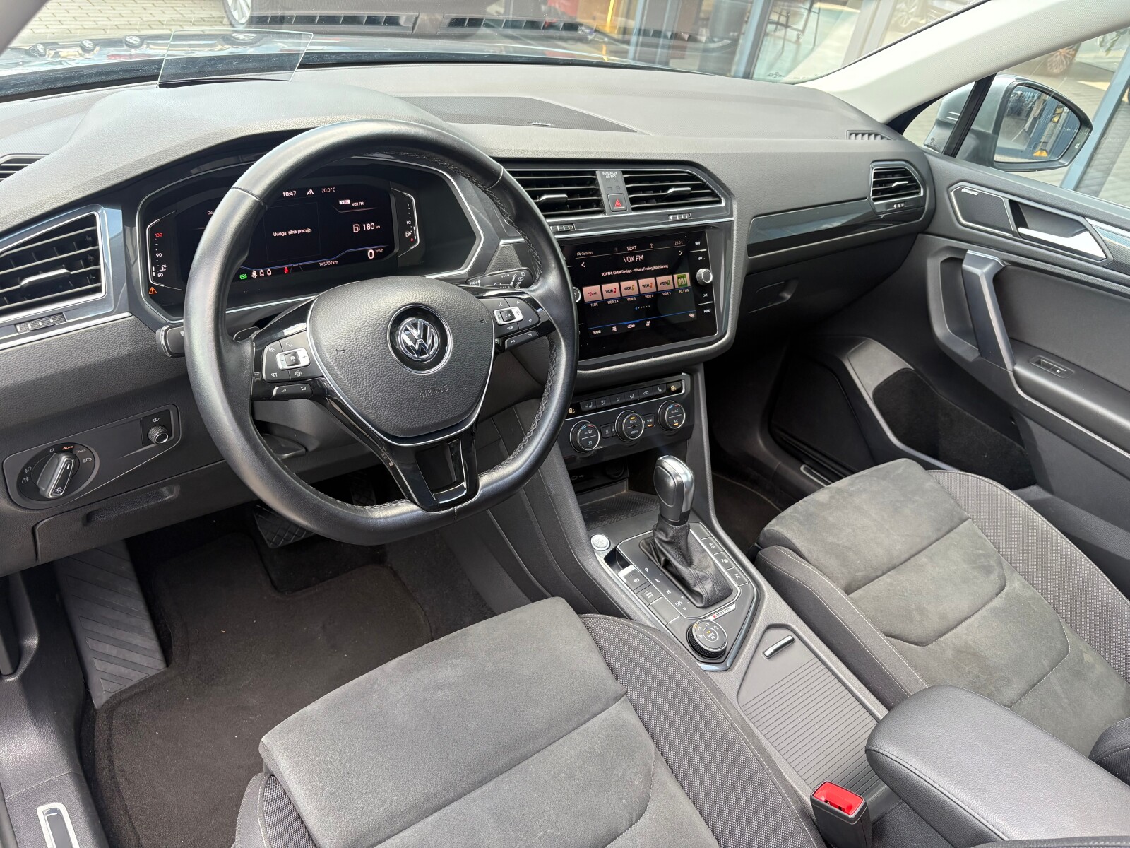 Volkswagen Tiguan Allspace - zdjęcie 11