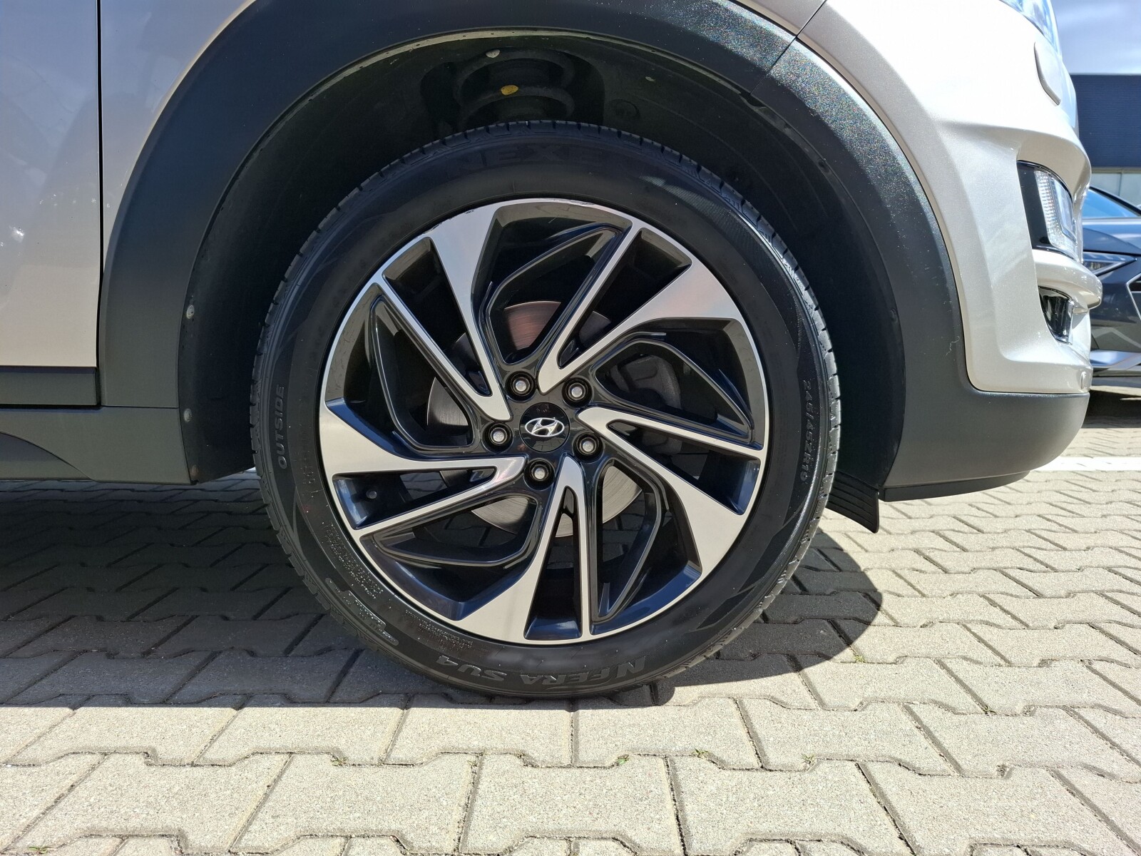 Hyundai Tucson - zdjęcie 10