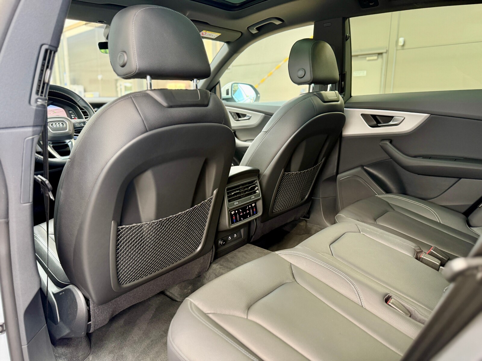 Audi Q8 - zdjęcie 11