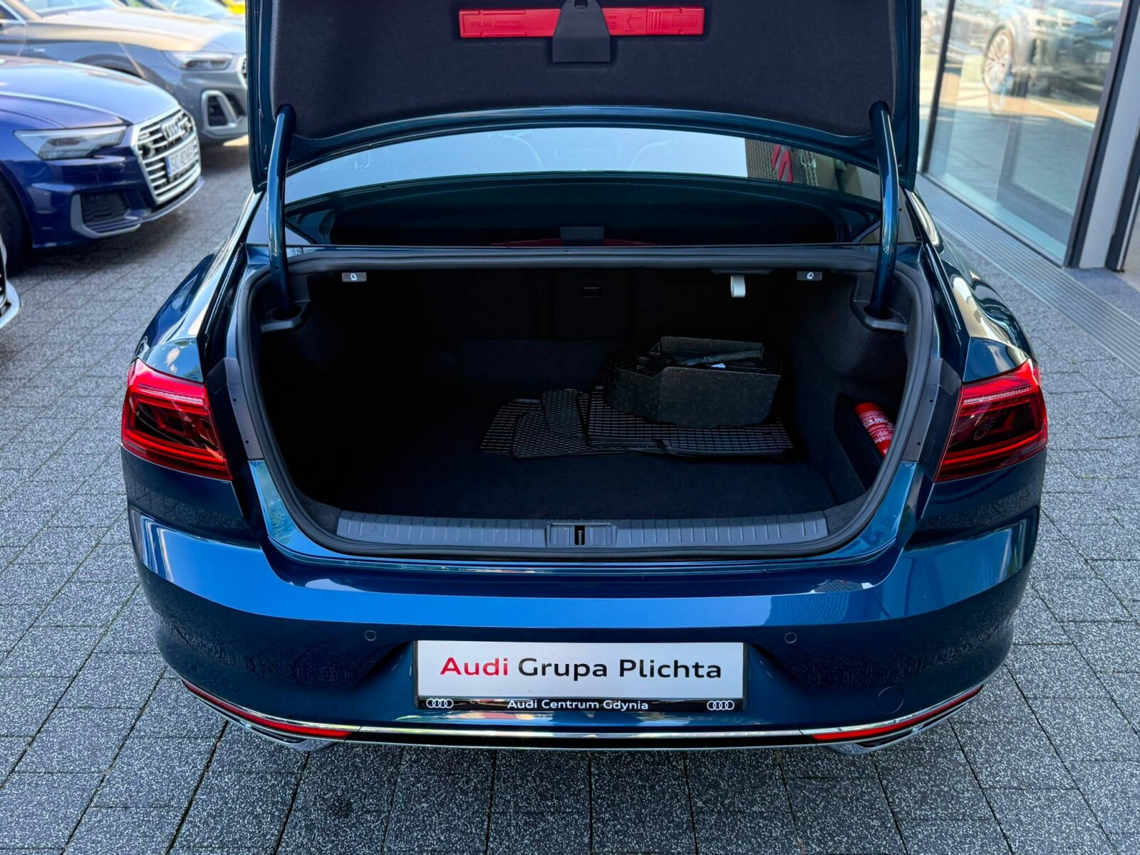 Volkswagen Passat - zdjęcie 23
