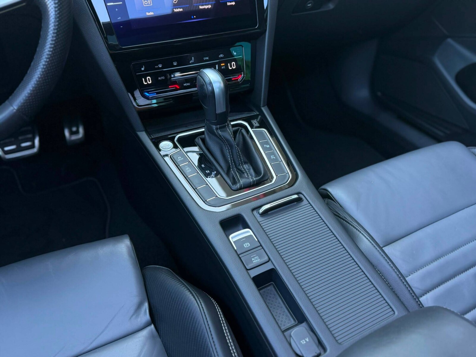 Volkswagen Passat - zdjęcie 17