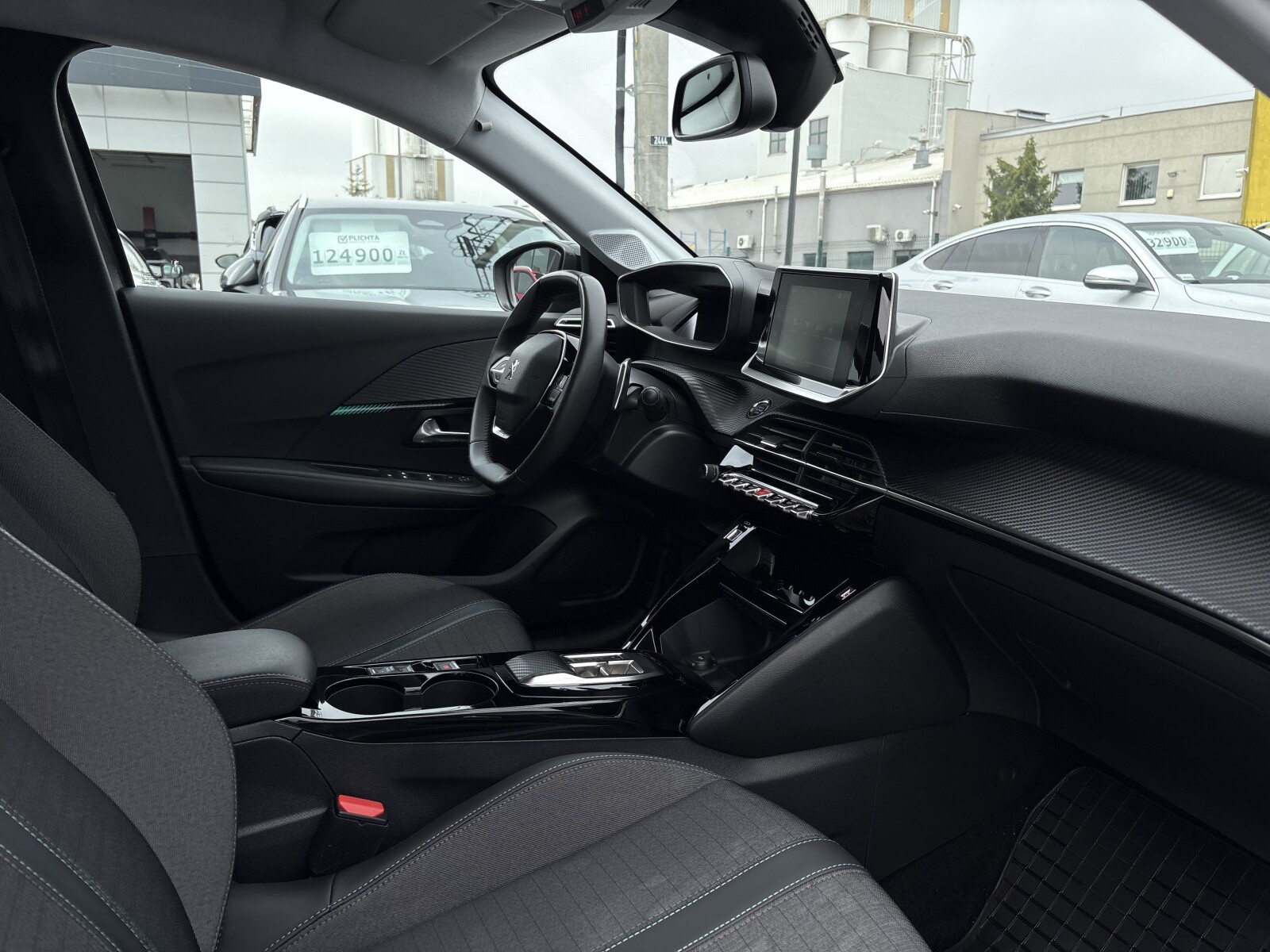 Peugeot 208 - zdjęcie 9
