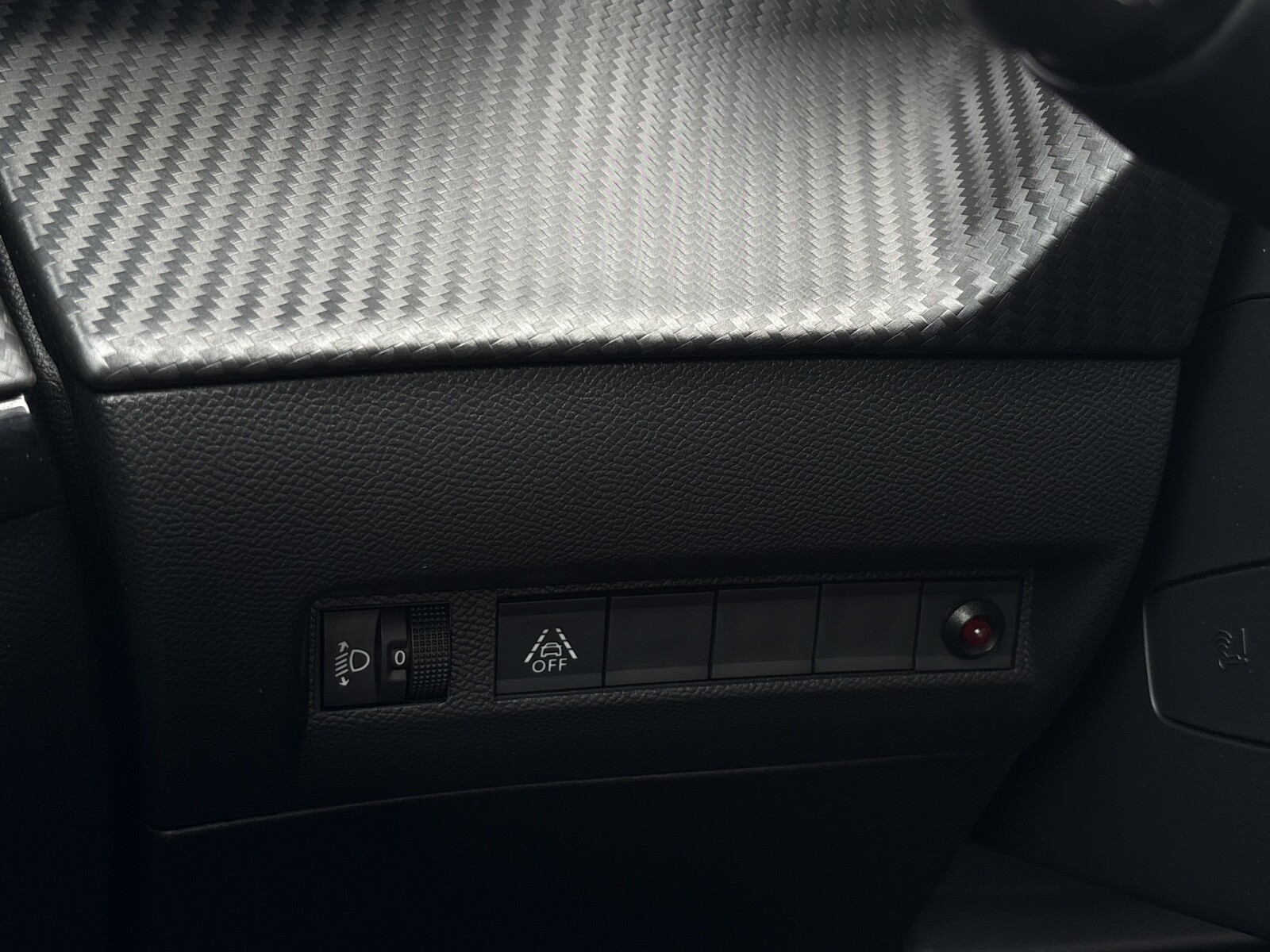 Peugeot 208 - zdjęcie 10