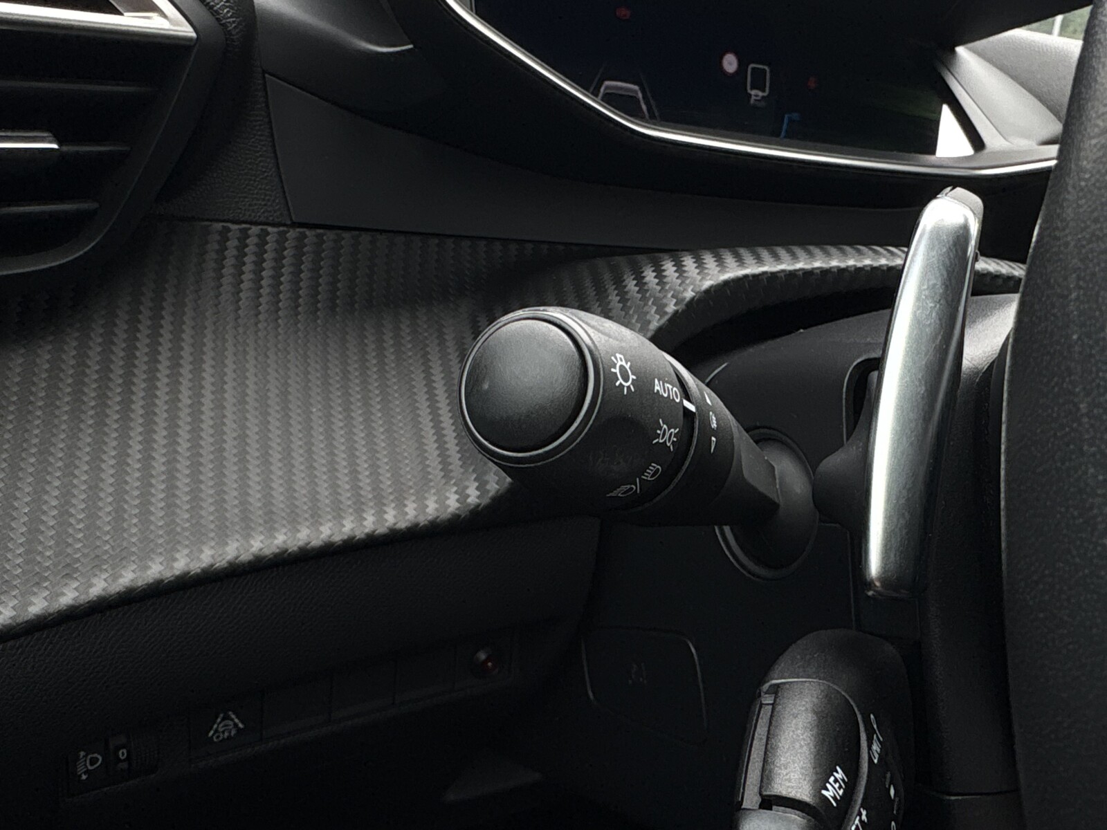 Peugeot 208 - zdjęcie 11
