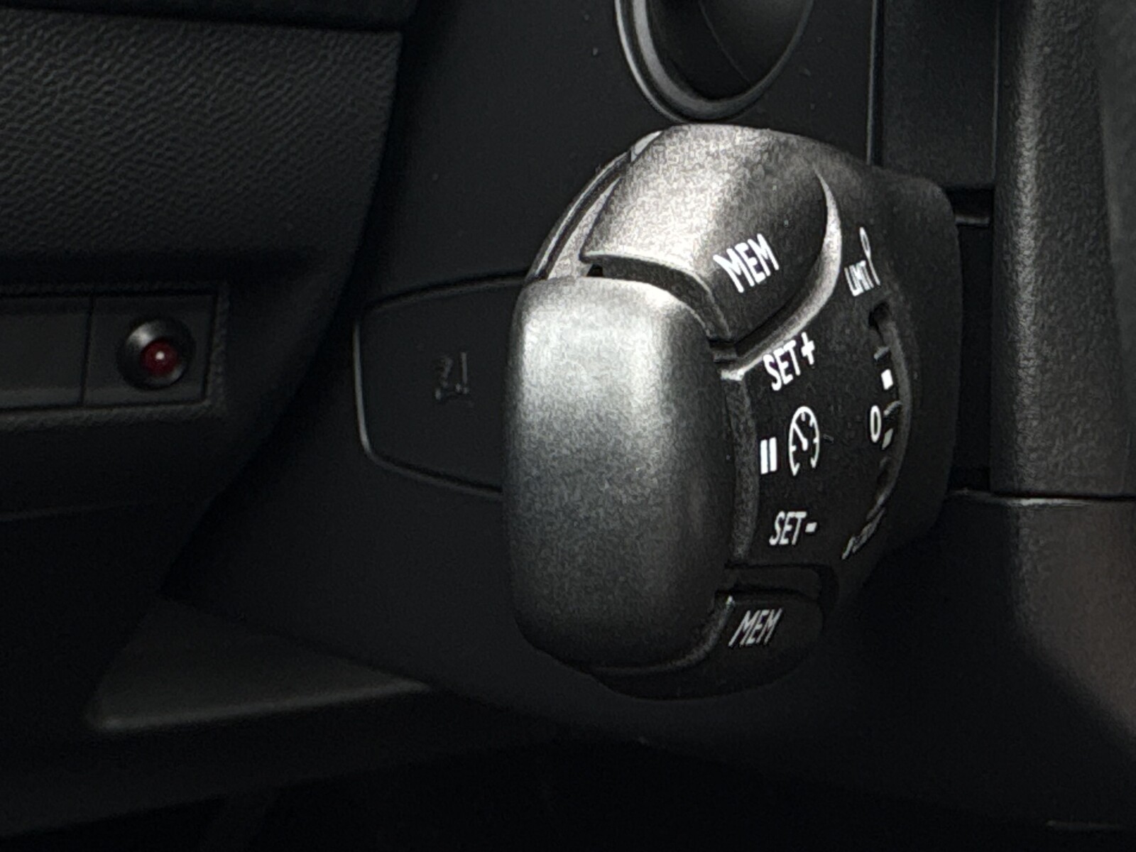 Peugeot 208 - zdjęcie 12