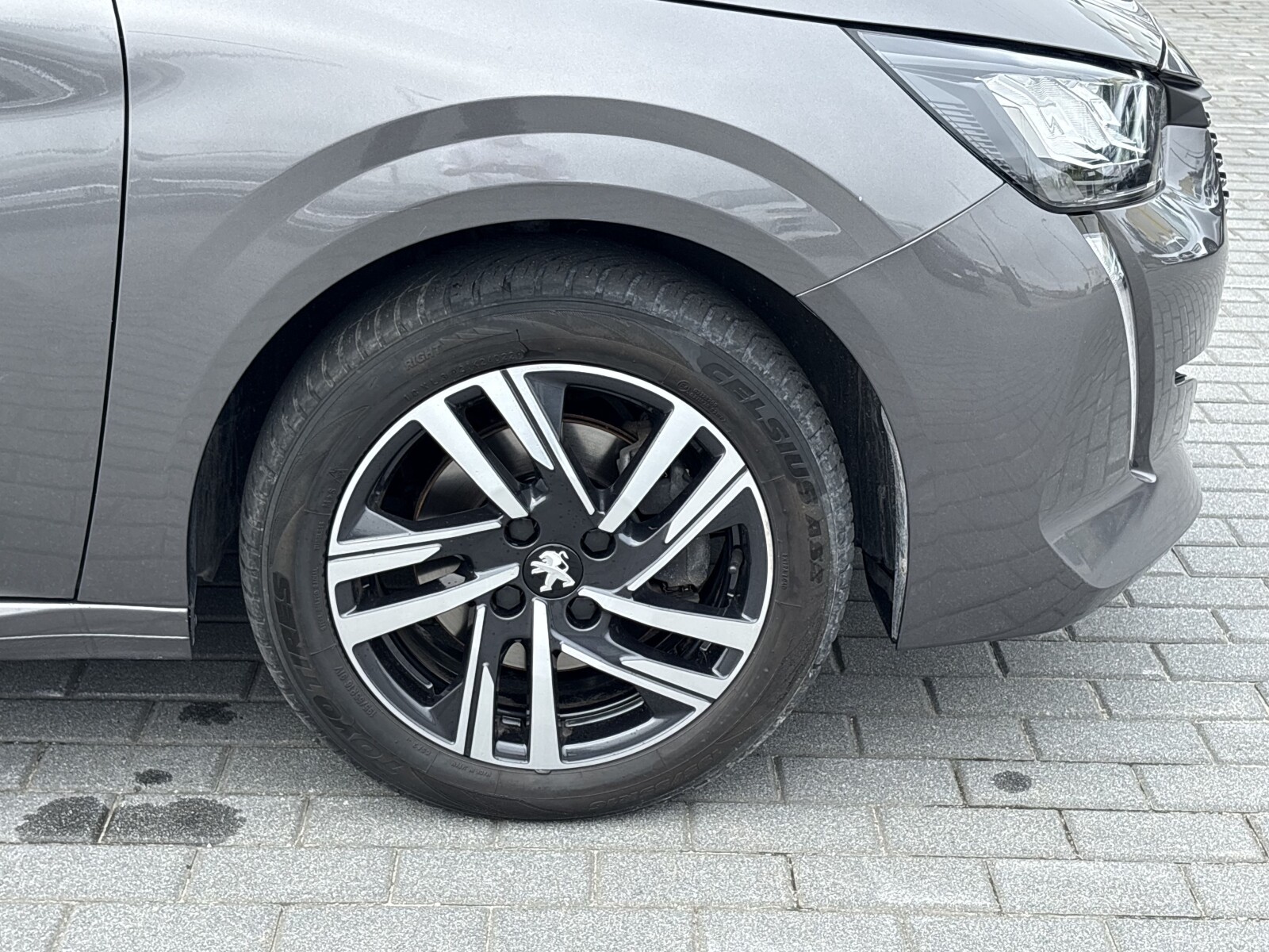 Peugeot 208 - zdjęcie 32