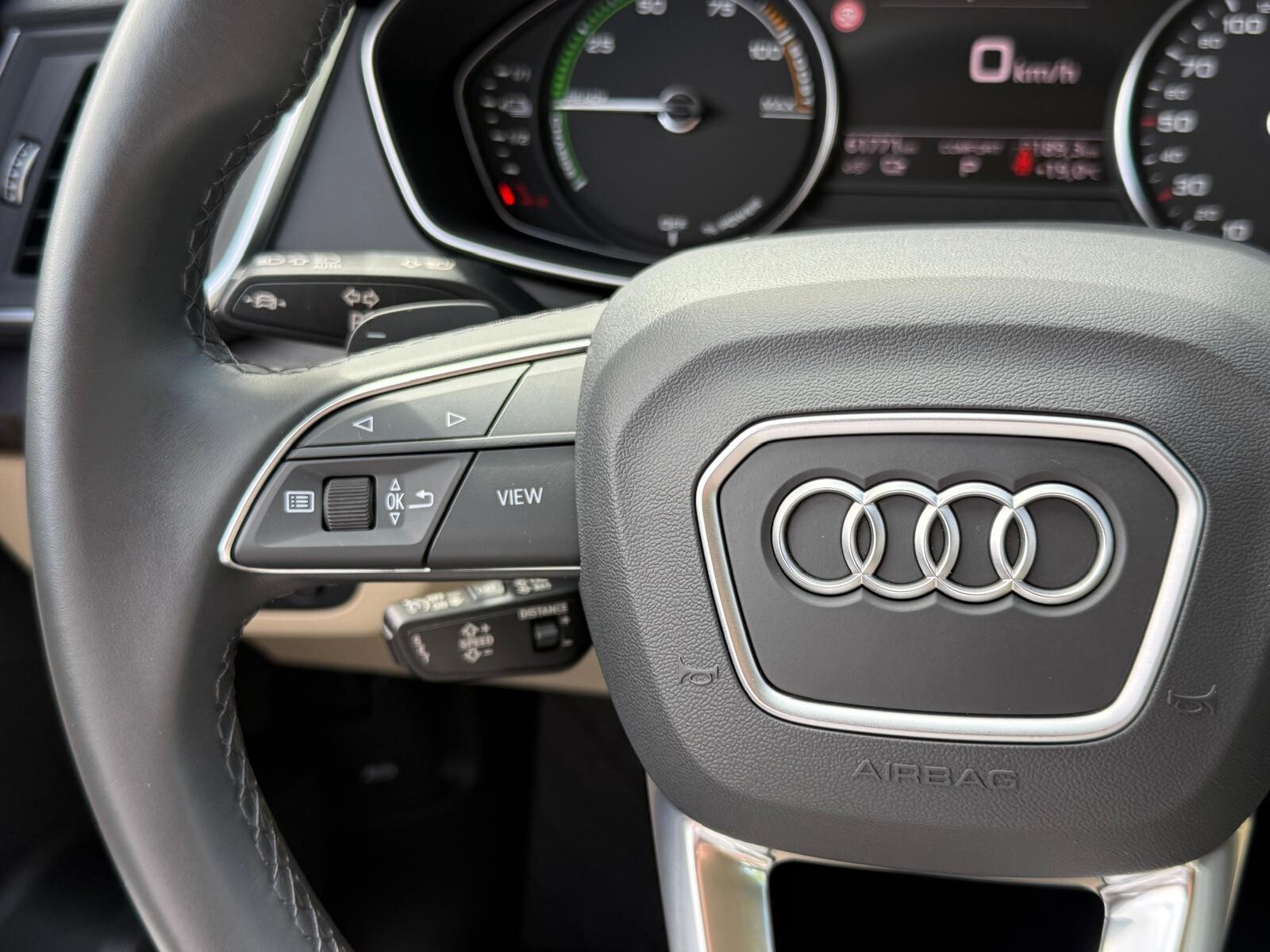 Audi Q5 TFSI e - zdjęcie 24