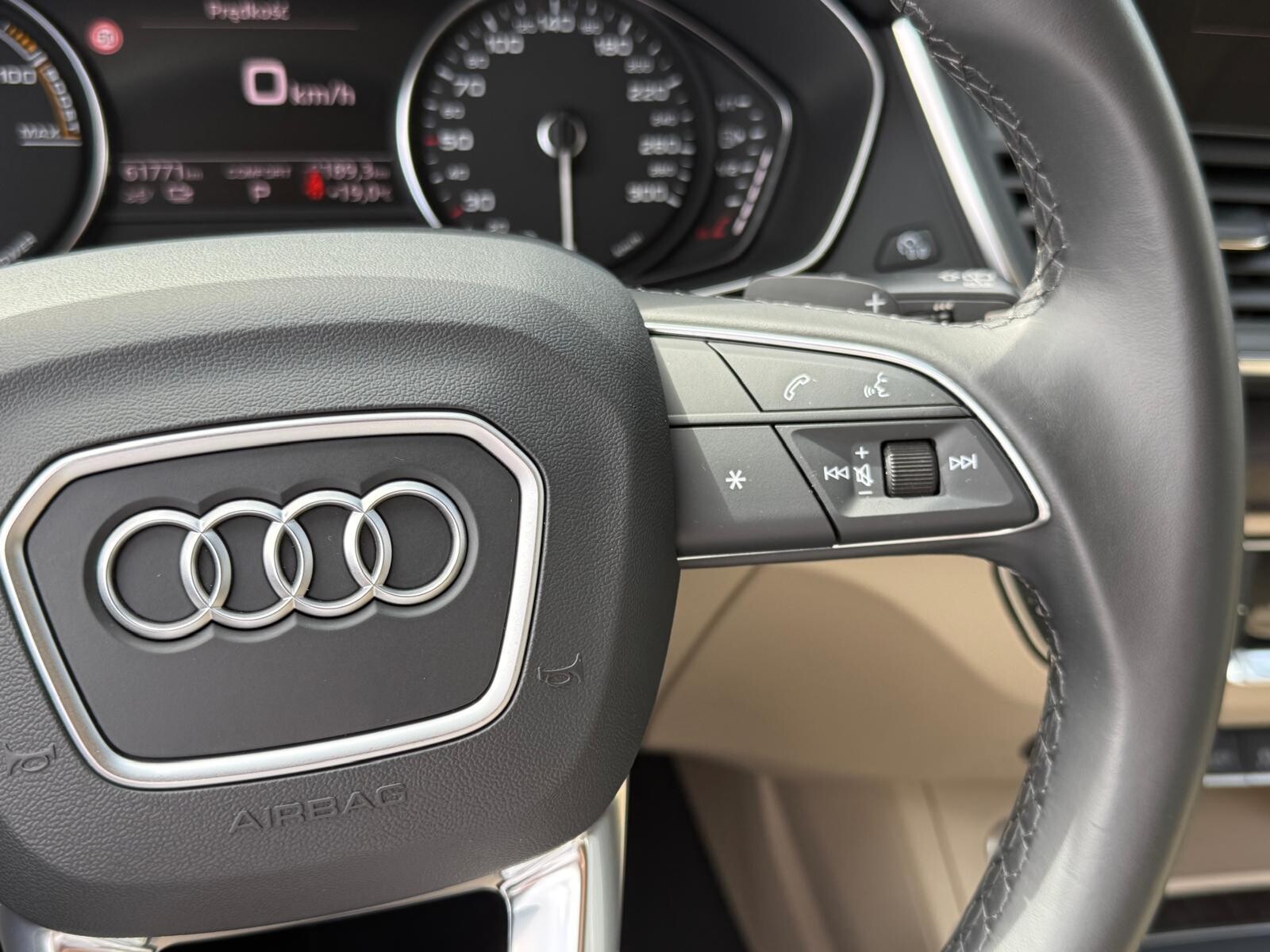 Audi Q5 TFSI e - zdjęcie 25