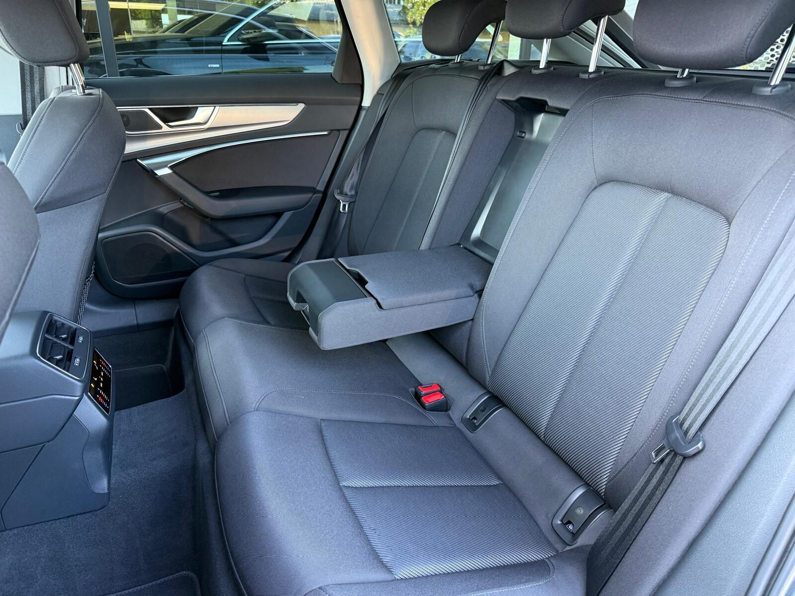 Audi A6 Avant - zdjęcie 17