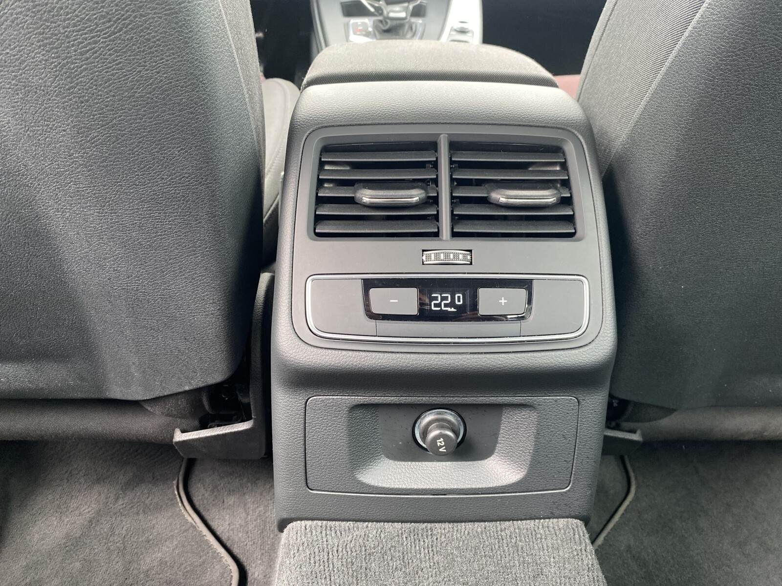 Audi A4 Limousine - zdjęcie 13