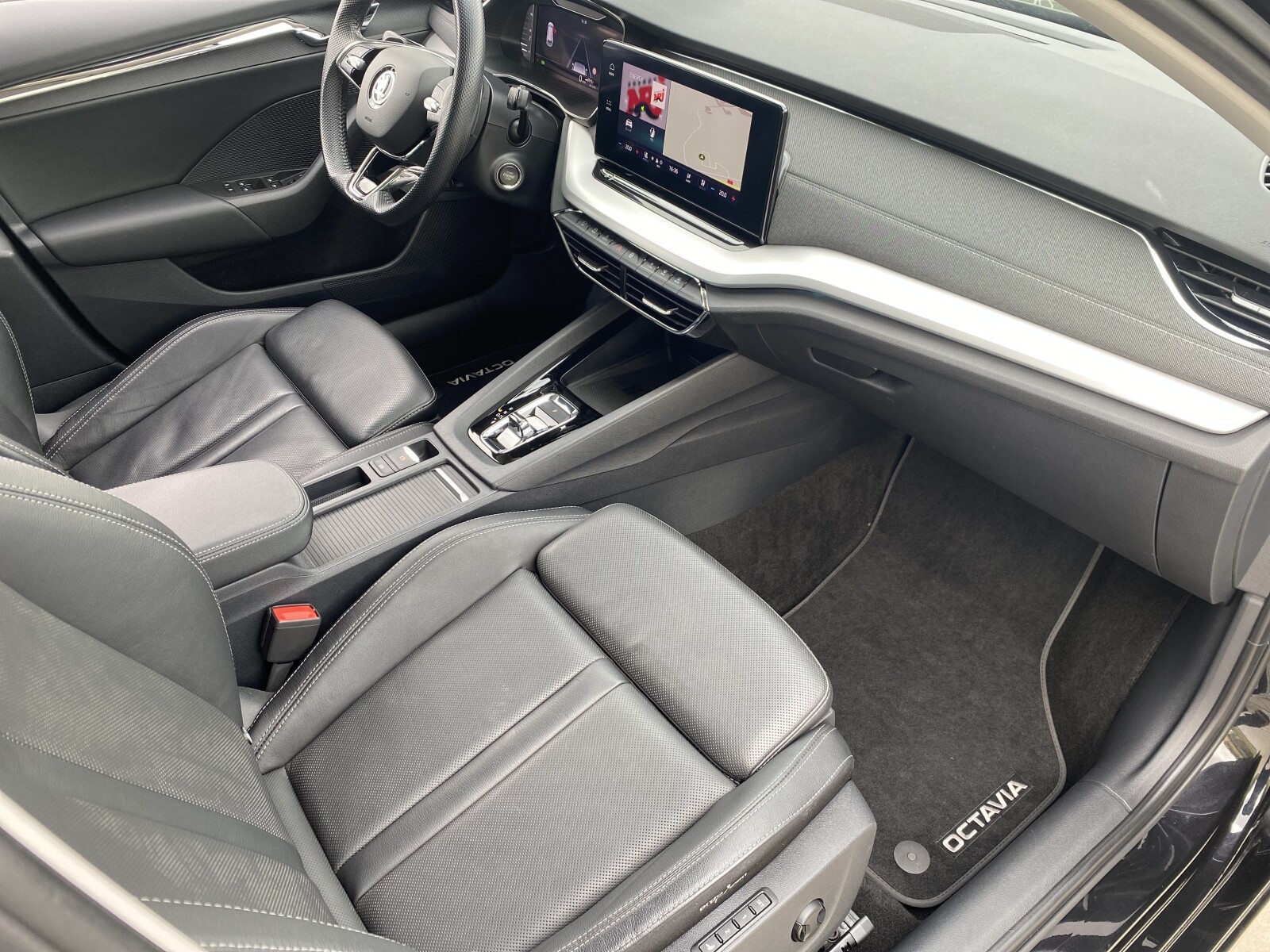 Škoda Octavia Combi - zdjęcie 16