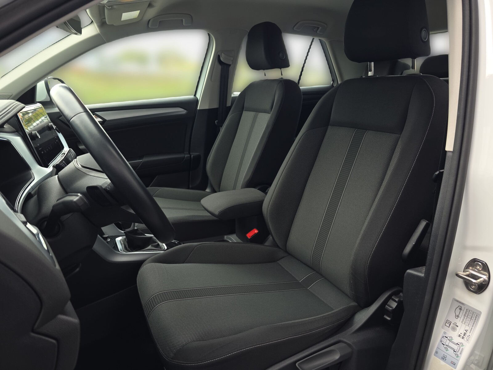 Volkswagen T-Roc - zdjęcie 9
