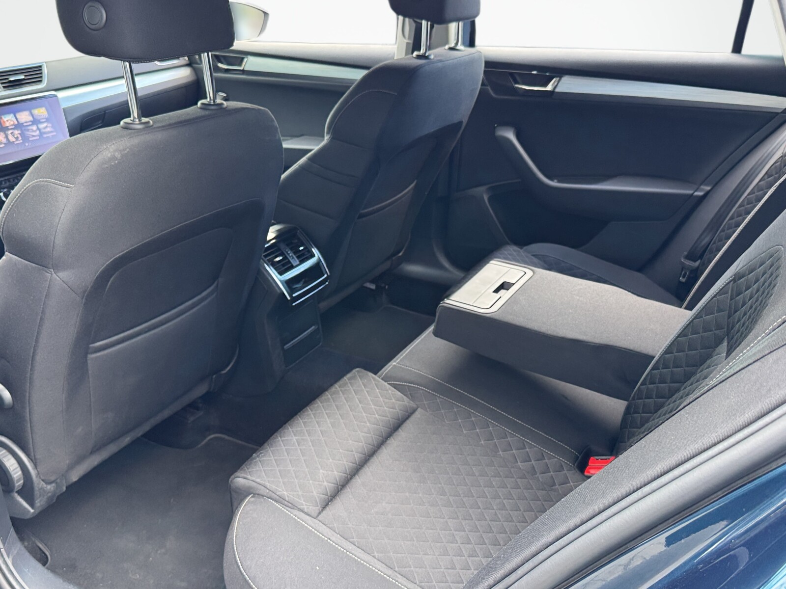 Škoda Superb Combi - zdjęcie 13