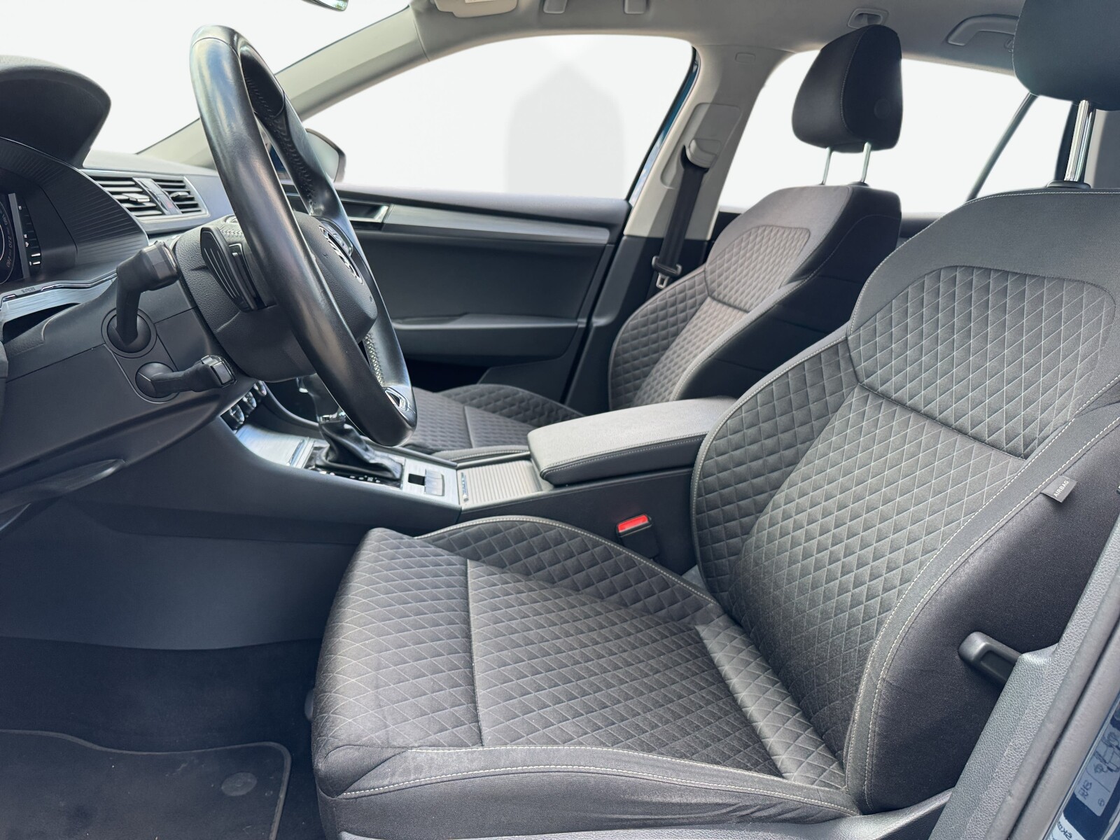 Škoda Superb Combi - zdjęcie 9