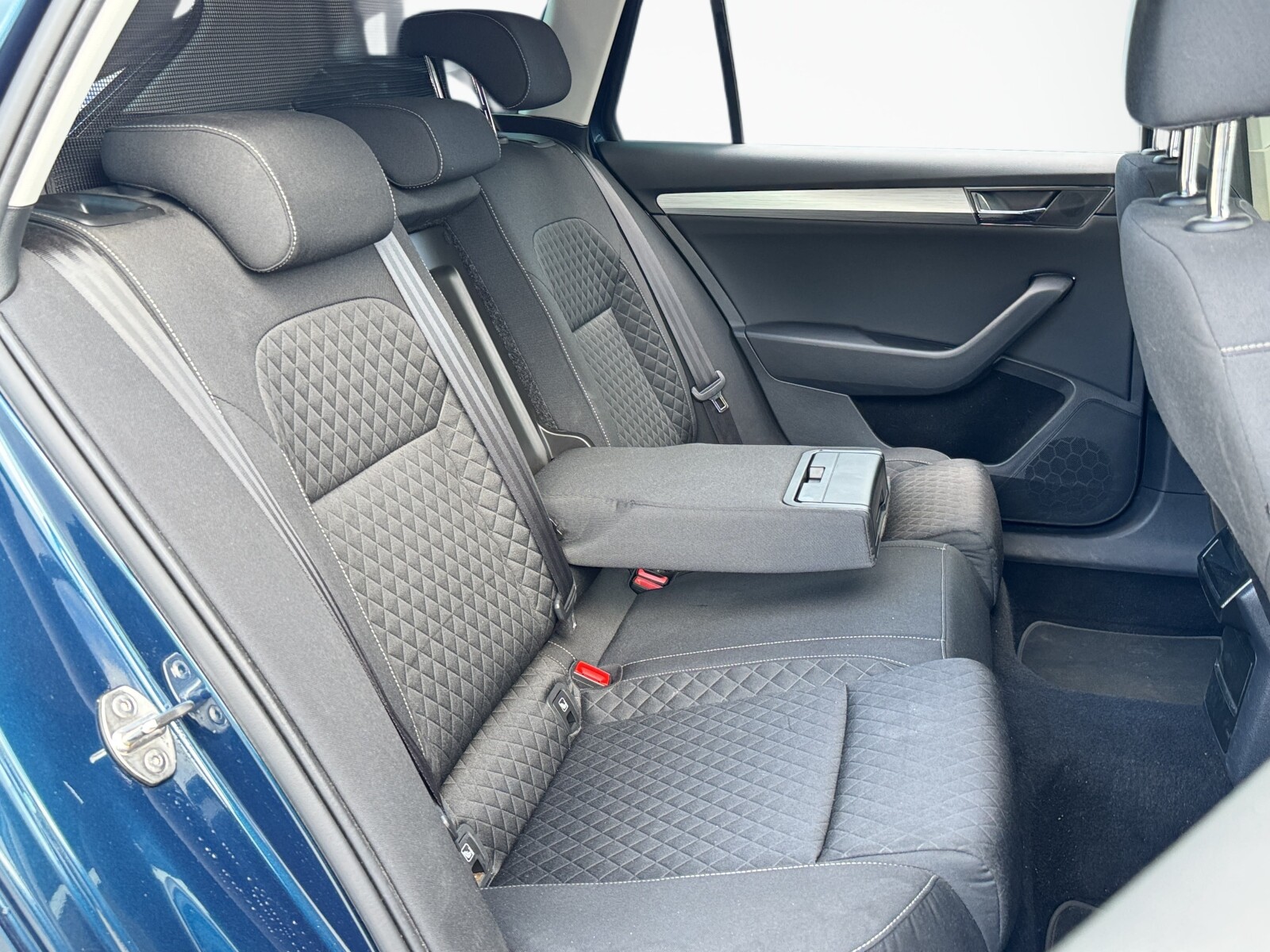 Škoda Superb Combi - zdjęcie 15