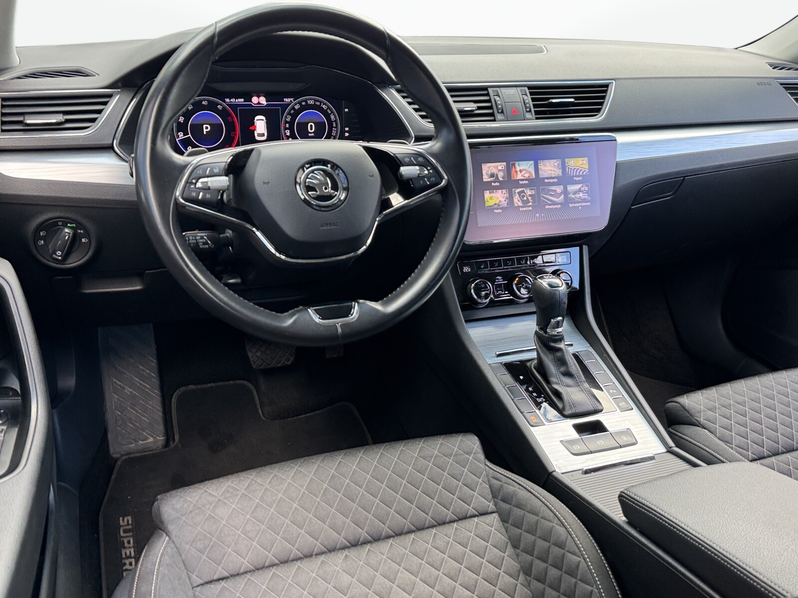Škoda Superb Combi - zdjęcie 14