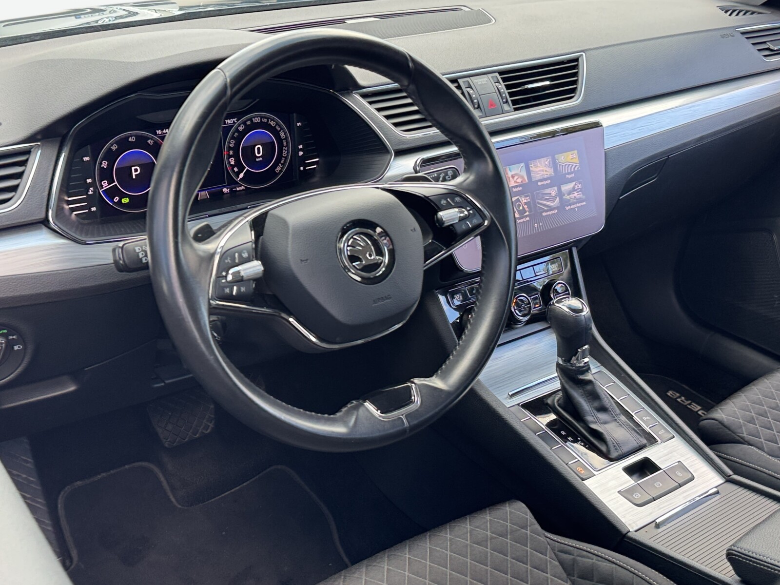 Škoda Superb Combi - zdjęcie 20