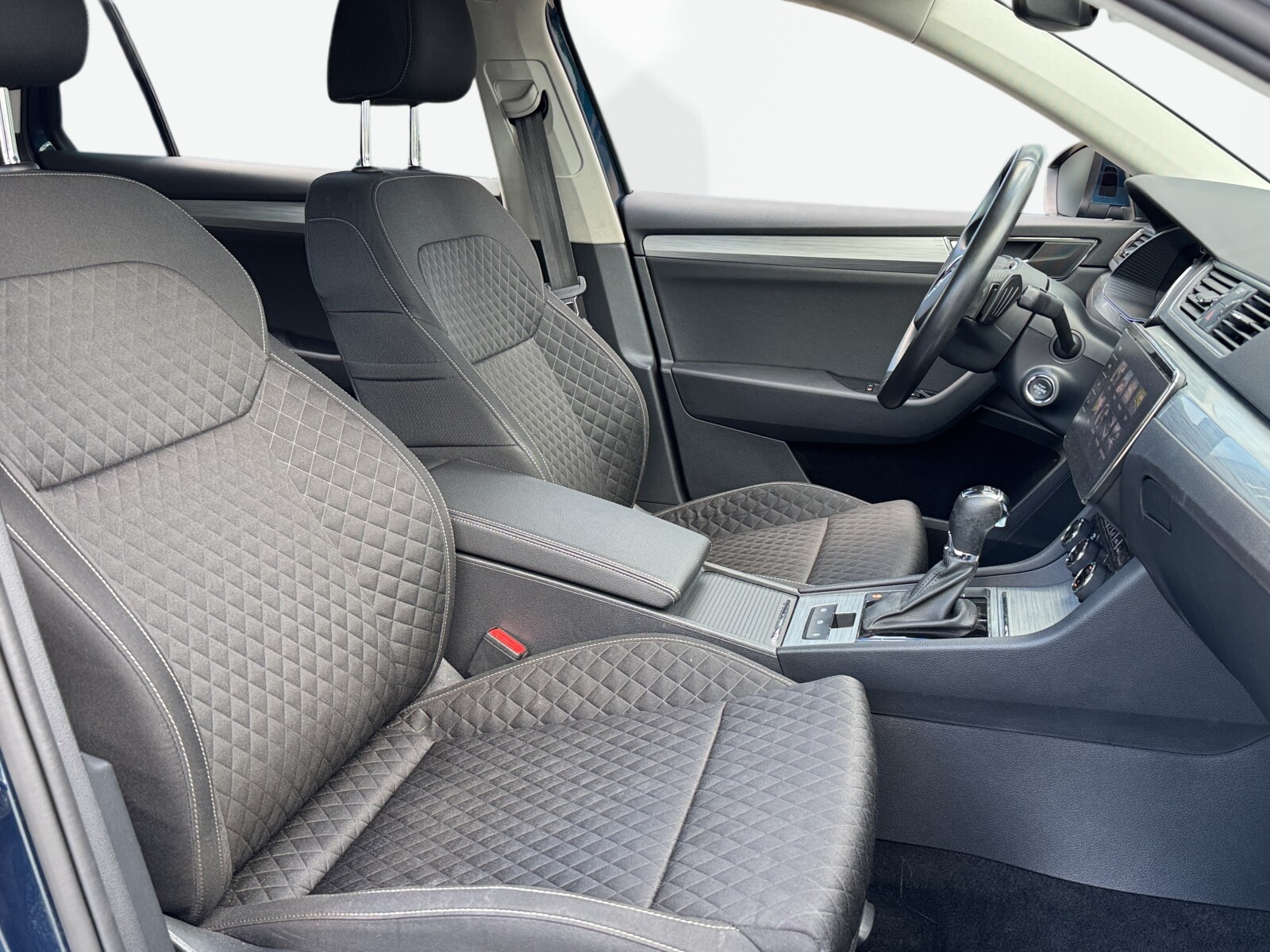 Škoda Superb Combi - zdjęcie 16
