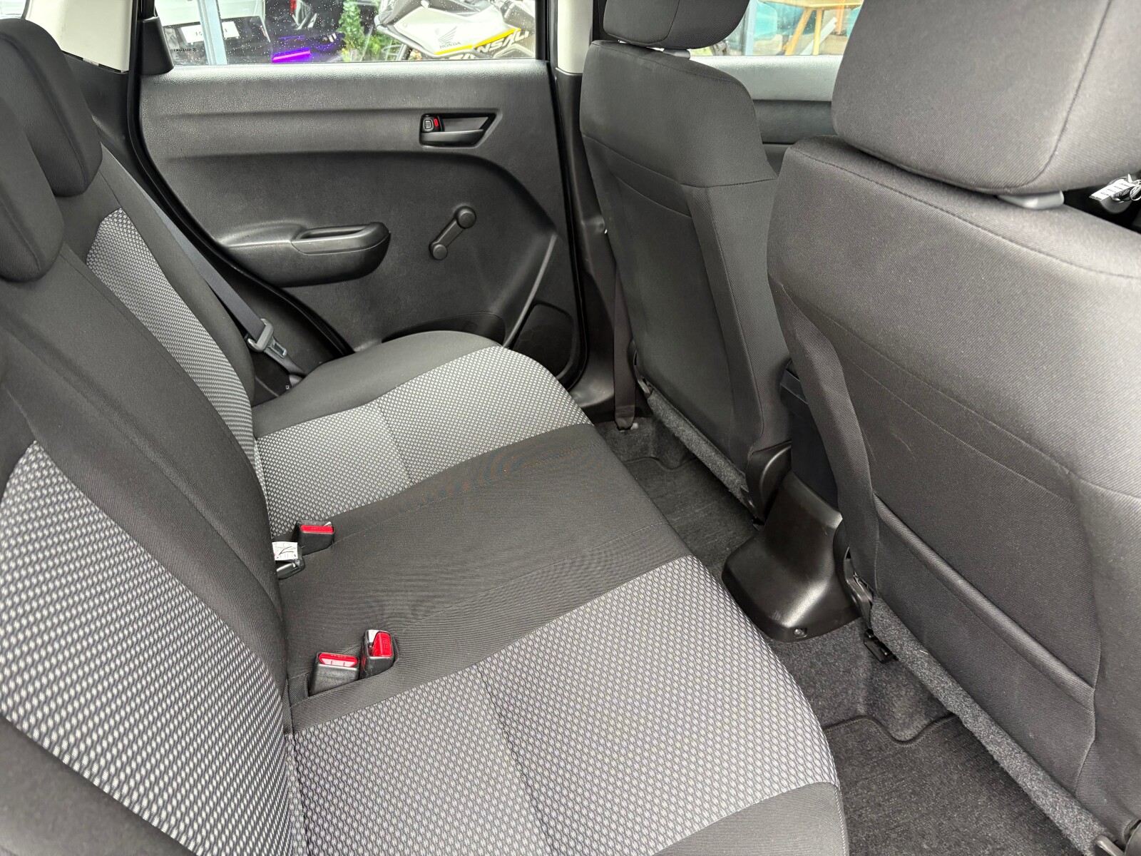 Suzuki Vitara - zdjęcie 14