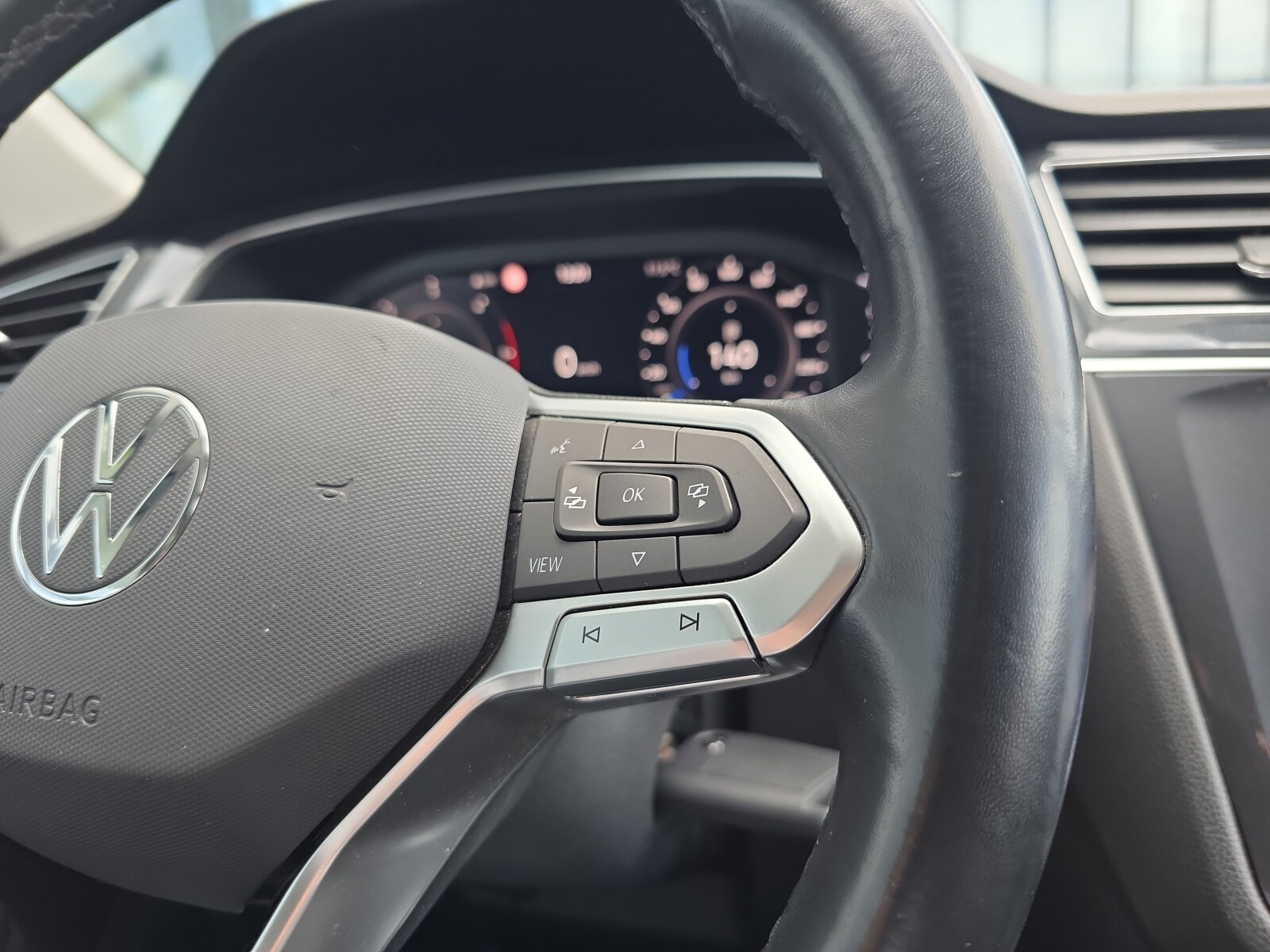 Volkswagen Tiguan Allspace - zdjęcie 14