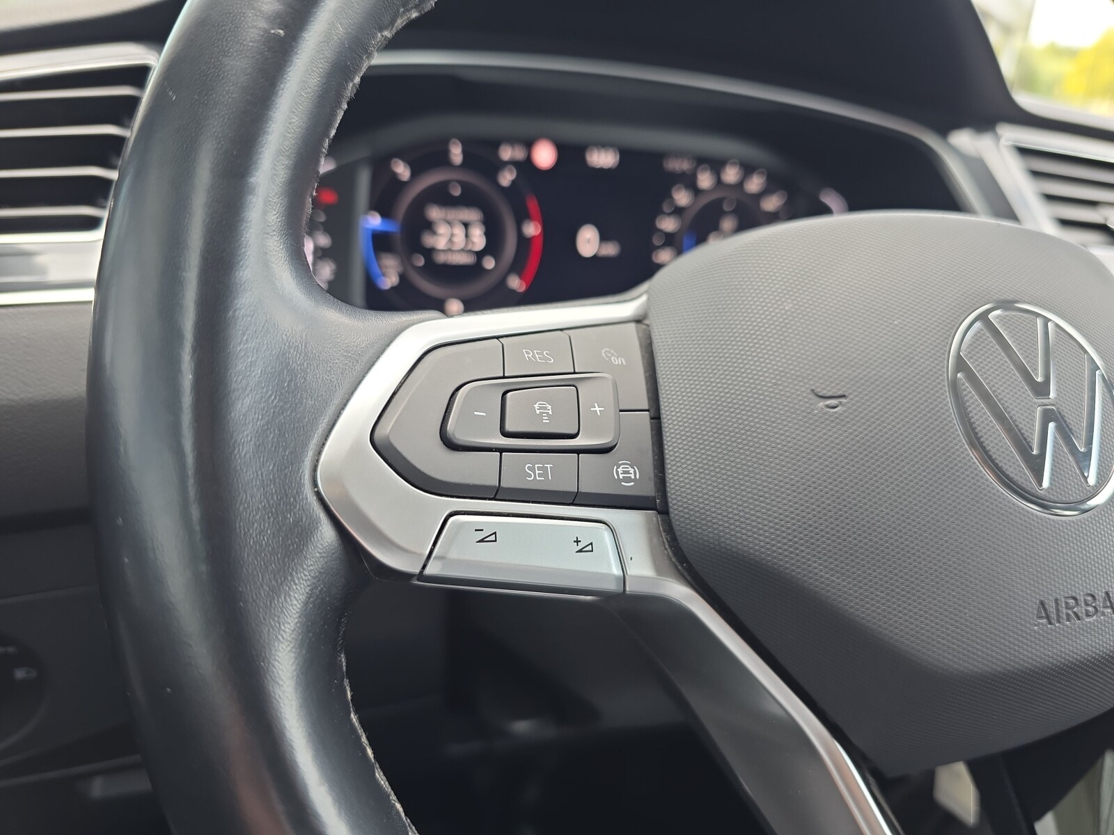 Volkswagen Tiguan Allspace - zdjęcie 13