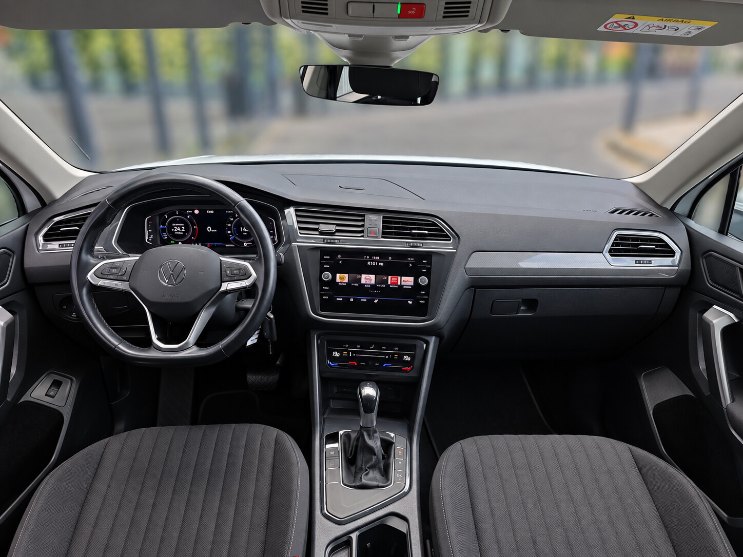 Volkswagen Tiguan Allspace - zdjęcie 9