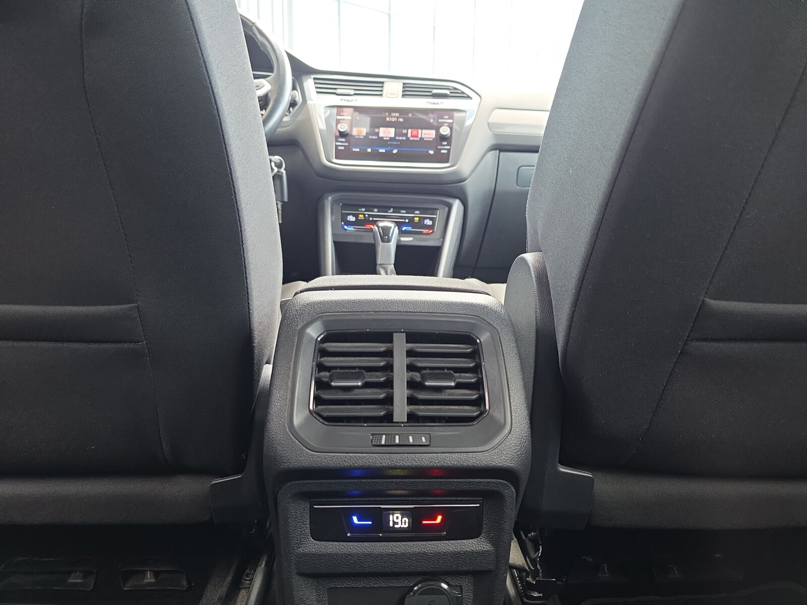 Volkswagen Tiguan Allspace - zdjęcie 29