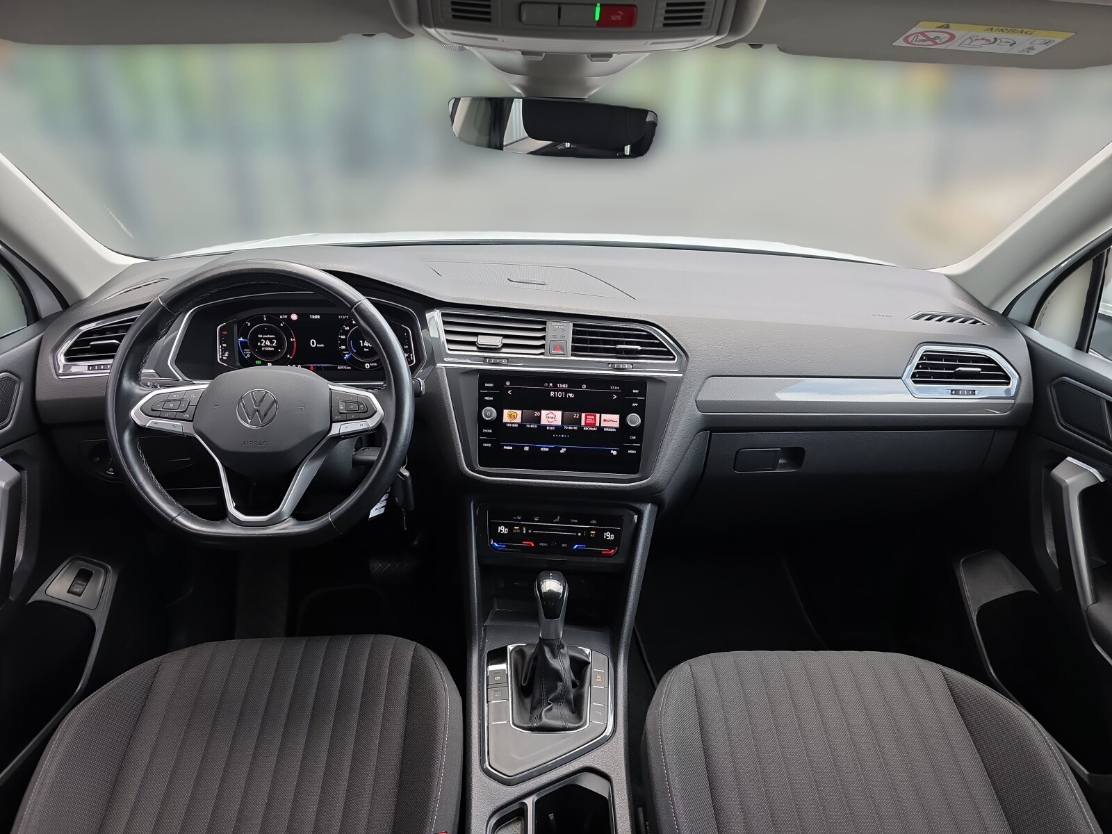 Volkswagen Tiguan Allspace - zdjęcie 18