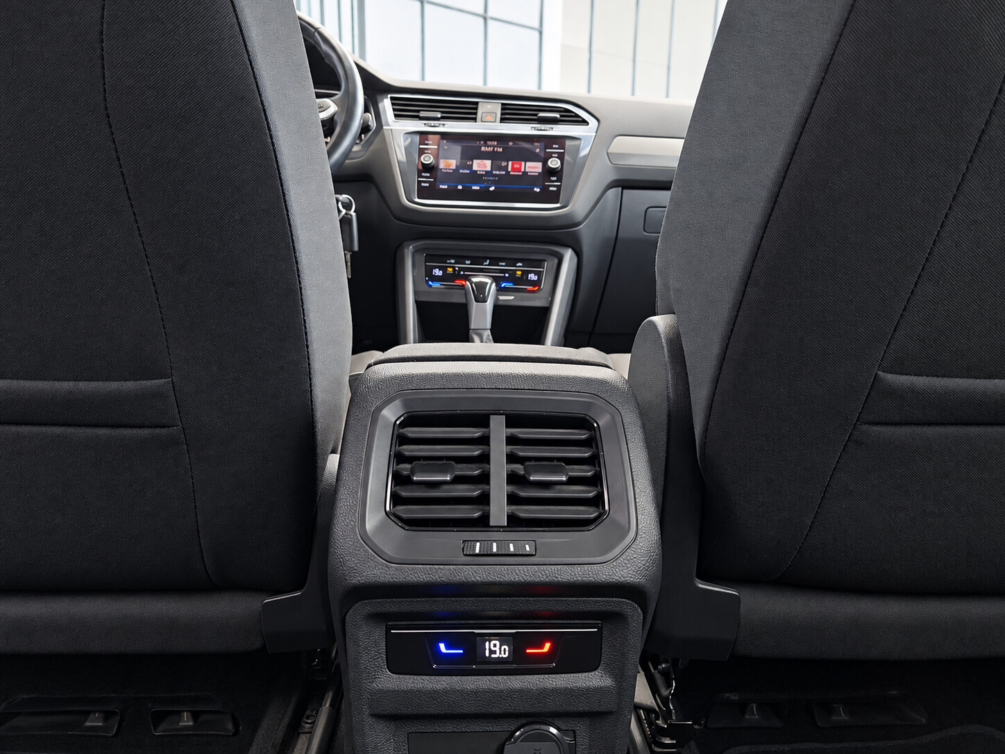 Volkswagen Tiguan Allspace - zdjęcie 13