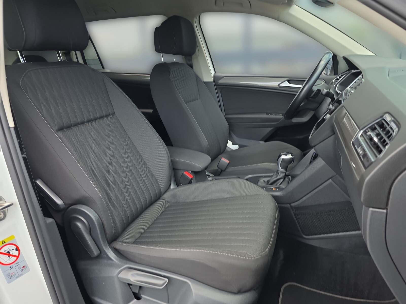 Volkswagen Tiguan Allspace - zdjęcie 27