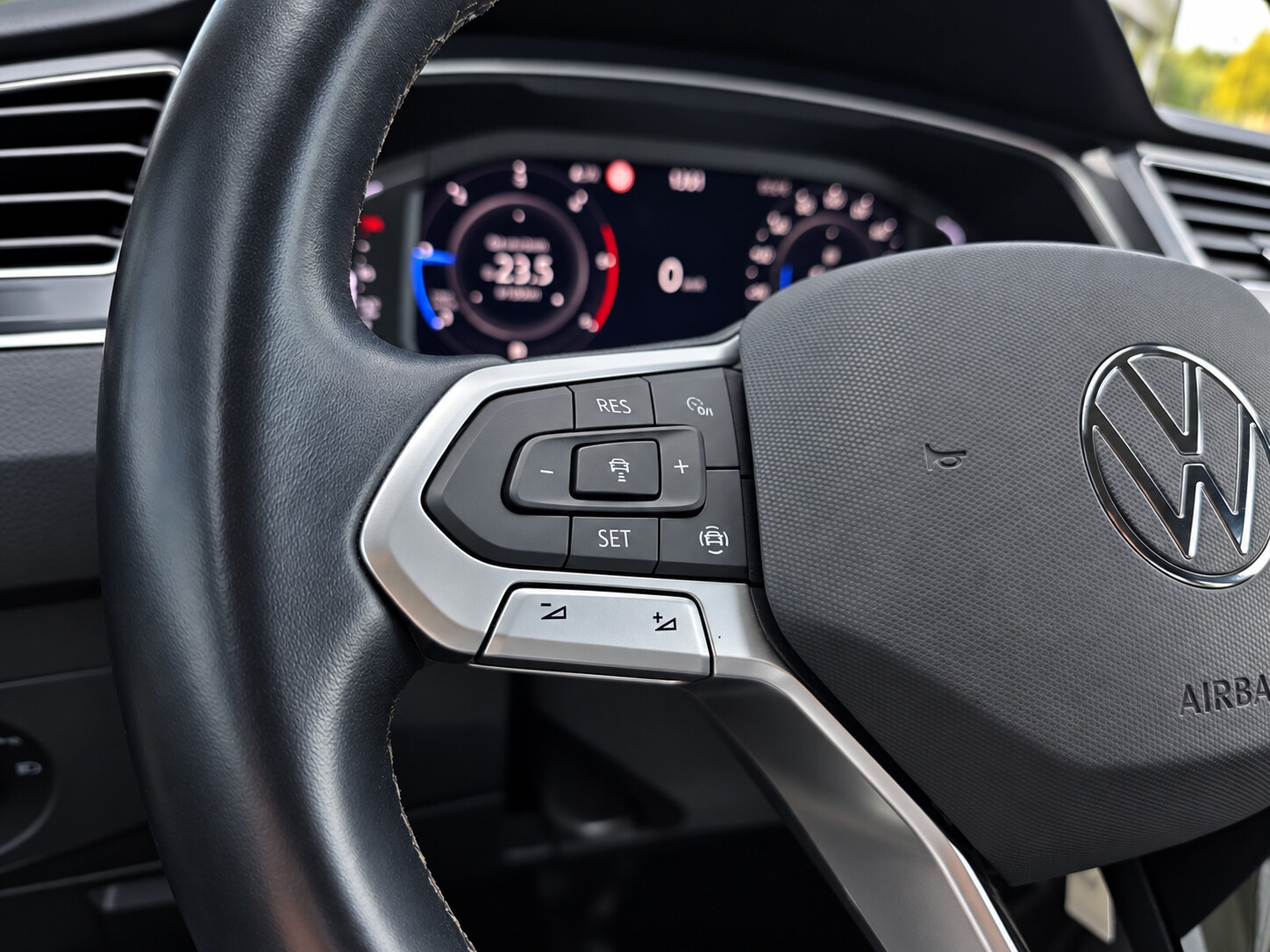 Volkswagen Tiguan Allspace - zdjęcie 29