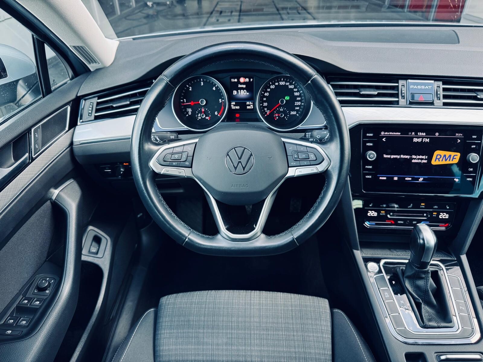 Volkswagen Passat - zdjęcie 19
