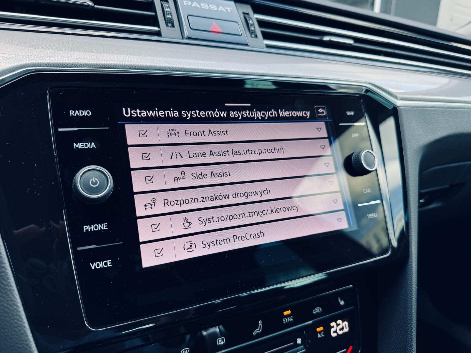 Volkswagen Passat - zdjęcie 27