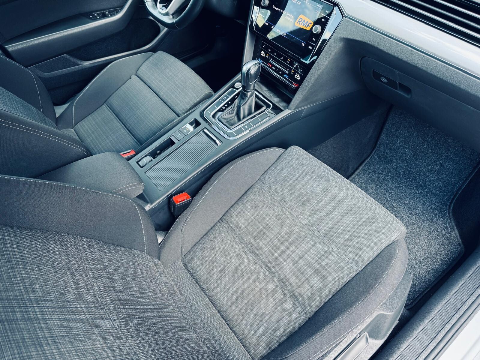 Volkswagen Passat - zdjęcie 15