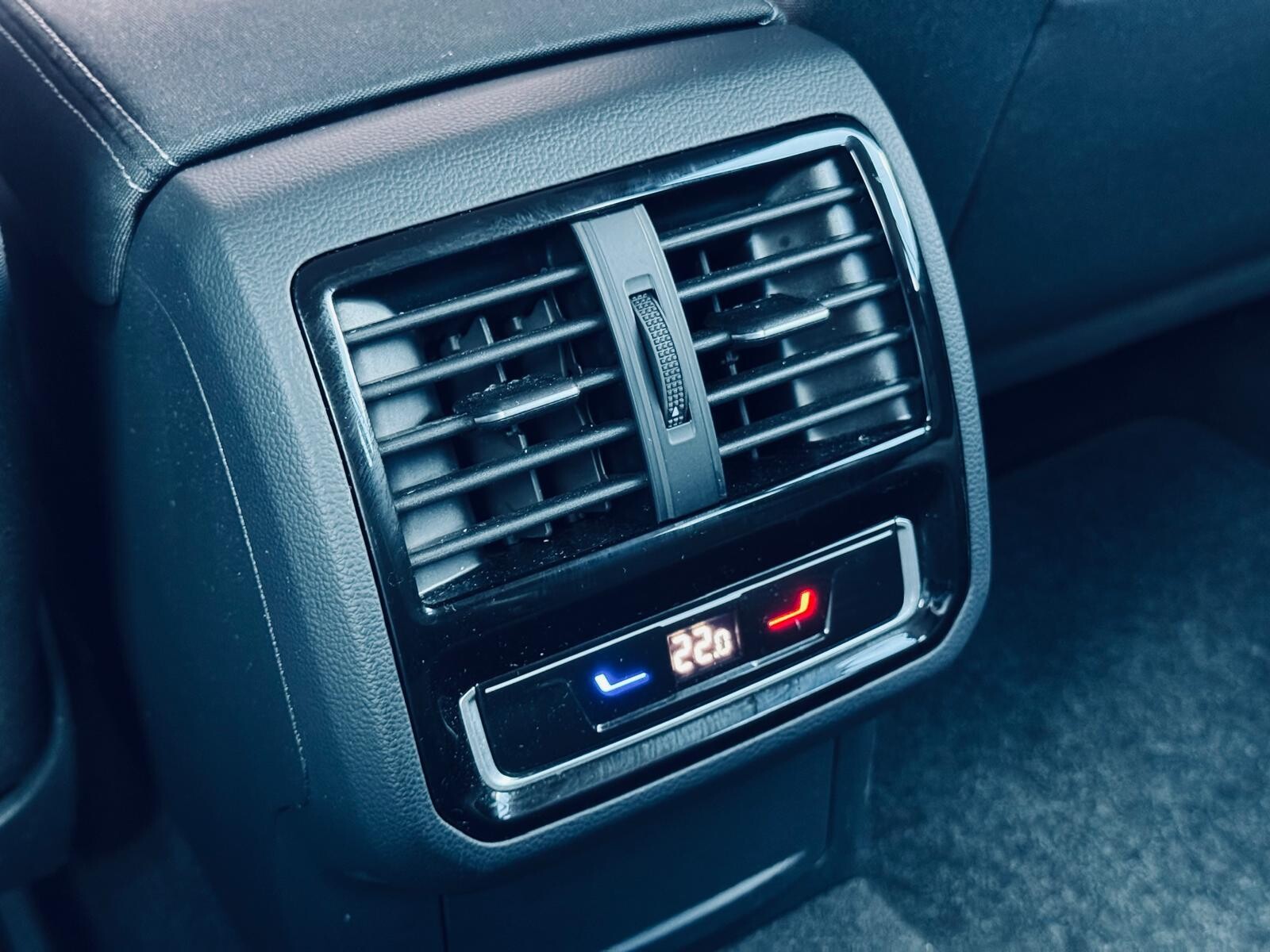 Volkswagen Passat - zdjęcie 33