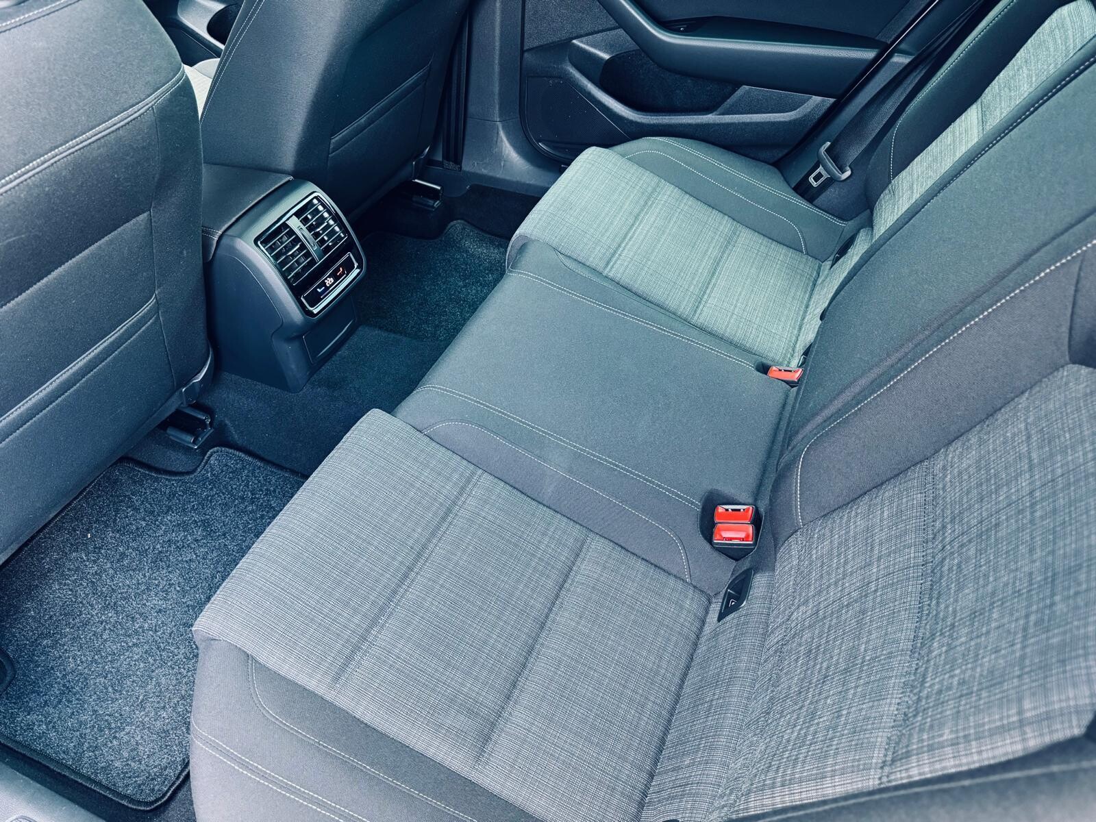 Volkswagen Passat - zdjęcie 13