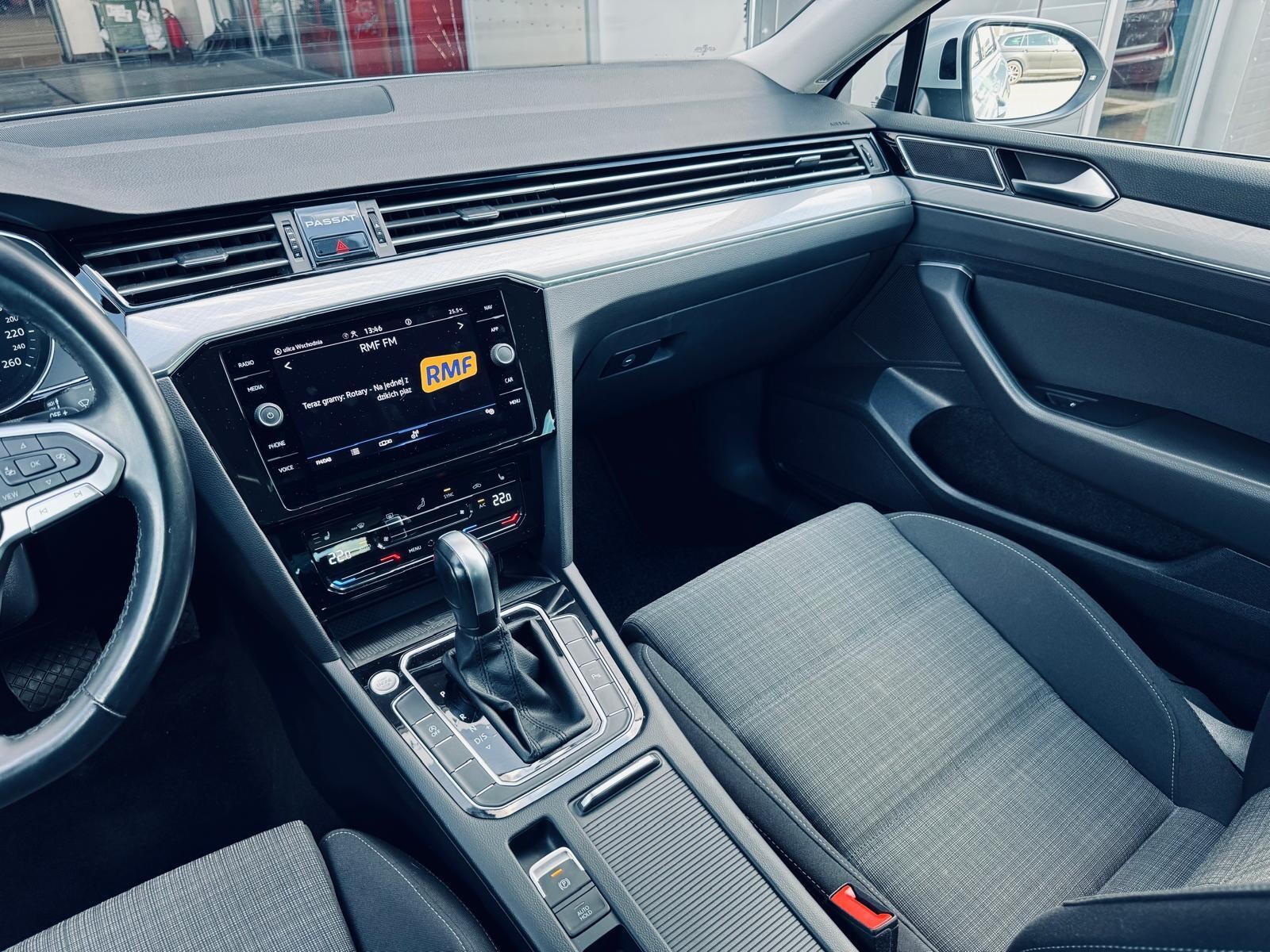 Volkswagen Passat - zdjęcie 20