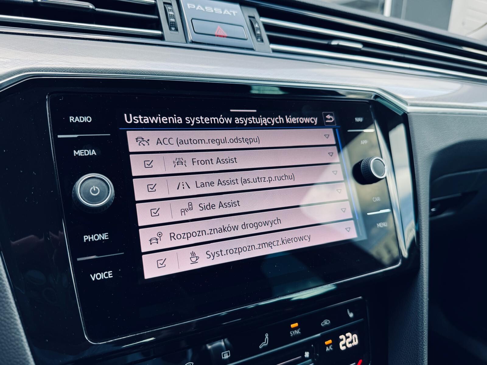 Volkswagen Passat - zdjęcie 26