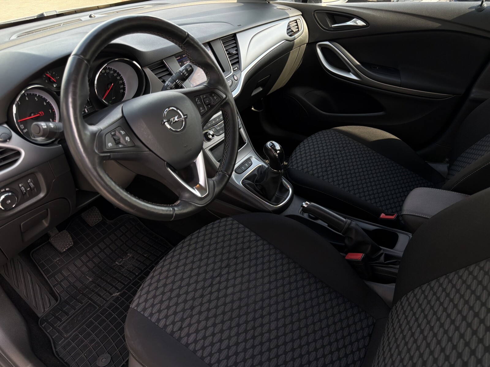 Opel Astra - zdjęcie 11