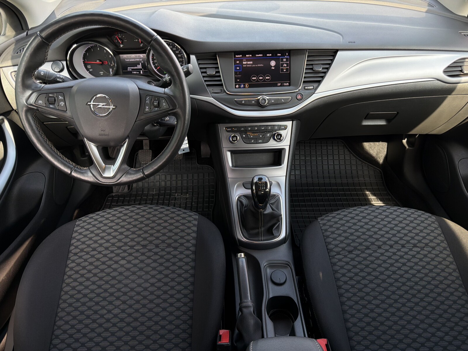 Opel Astra - zdjęcie 9