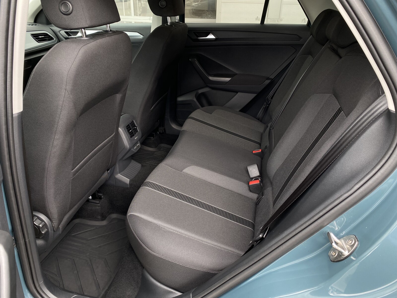 Volkswagen T-Roc - zdjęcie 25