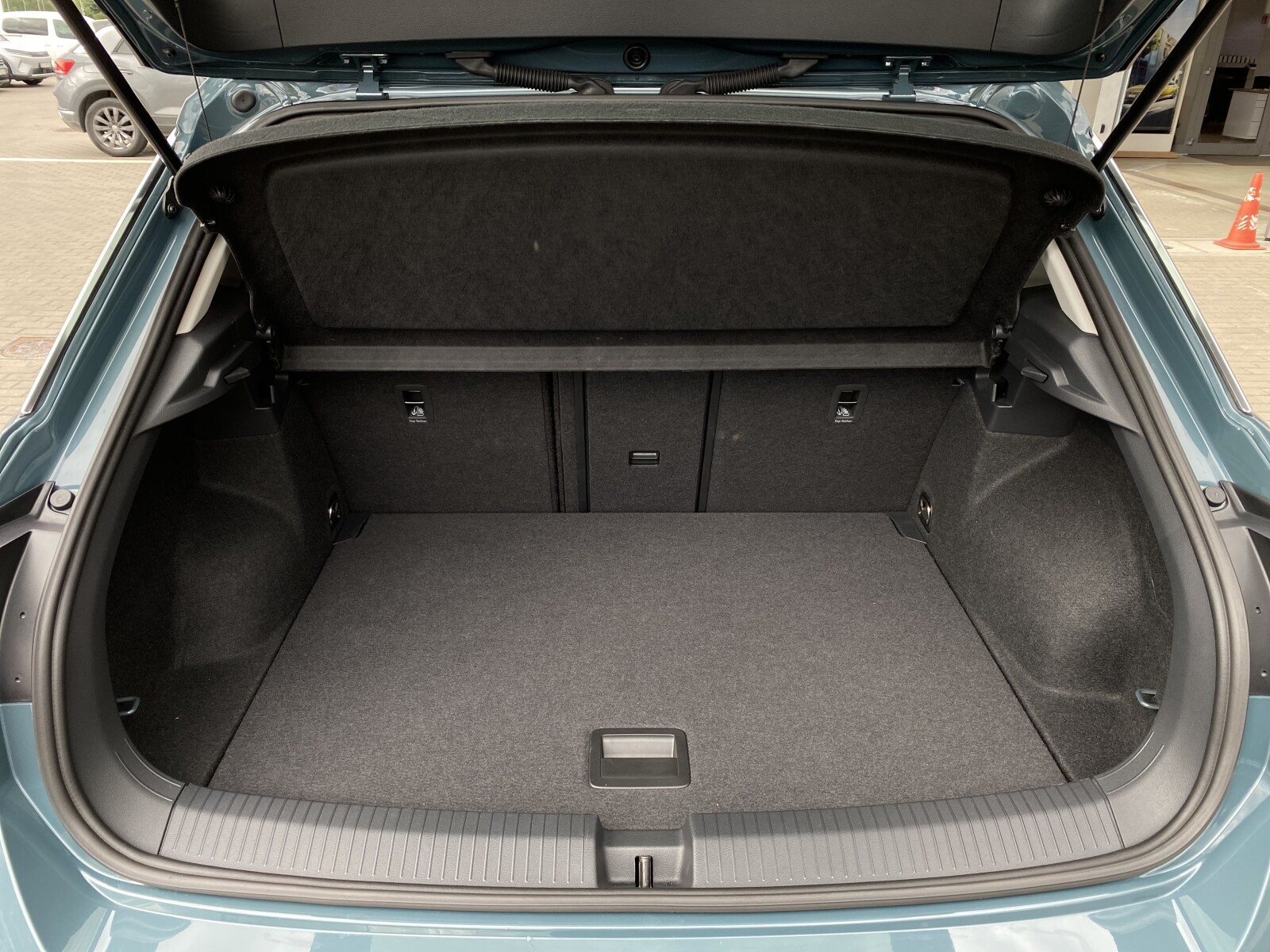 Volkswagen T-Roc - zdjęcie 28