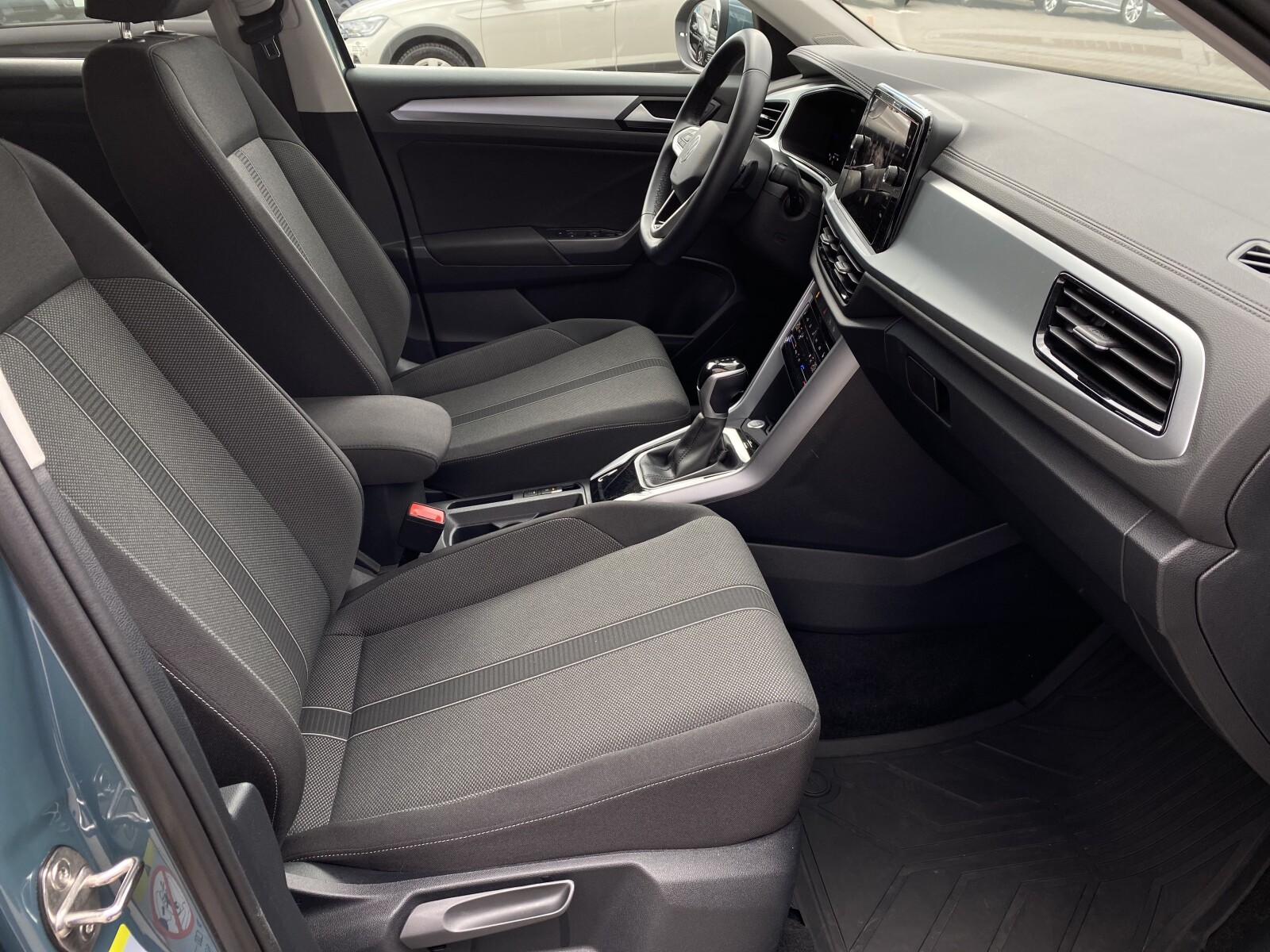 Volkswagen T-Roc - zdjęcie 24