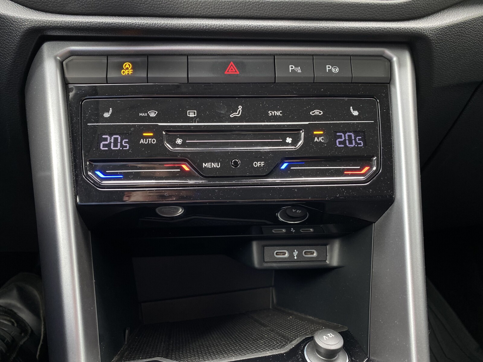 Volkswagen T-Roc - zdjęcie 18