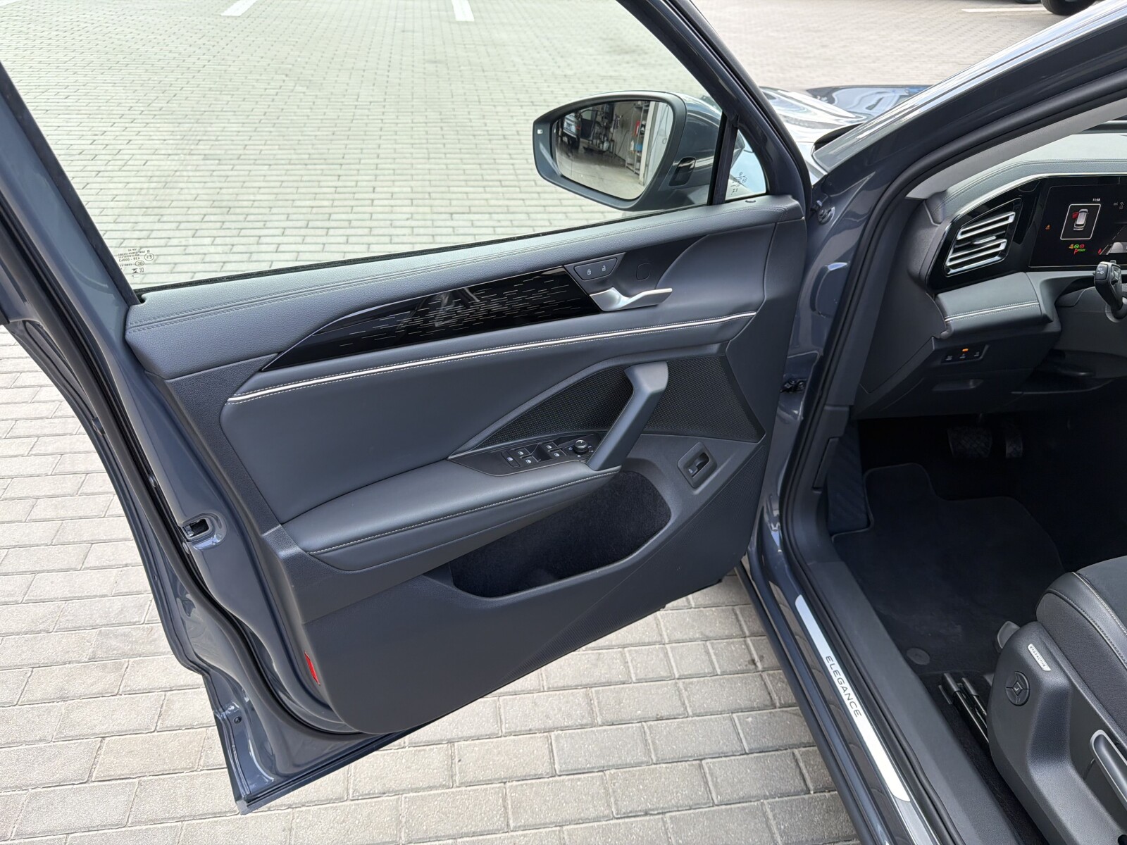 Volkswagen Tiguan - zdjęcie 13