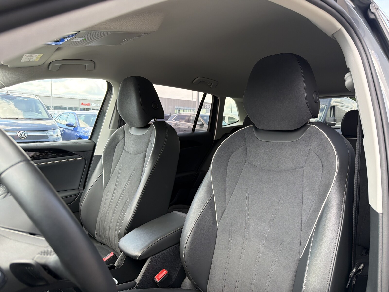 Volkswagen Tiguan - zdjęcie 14